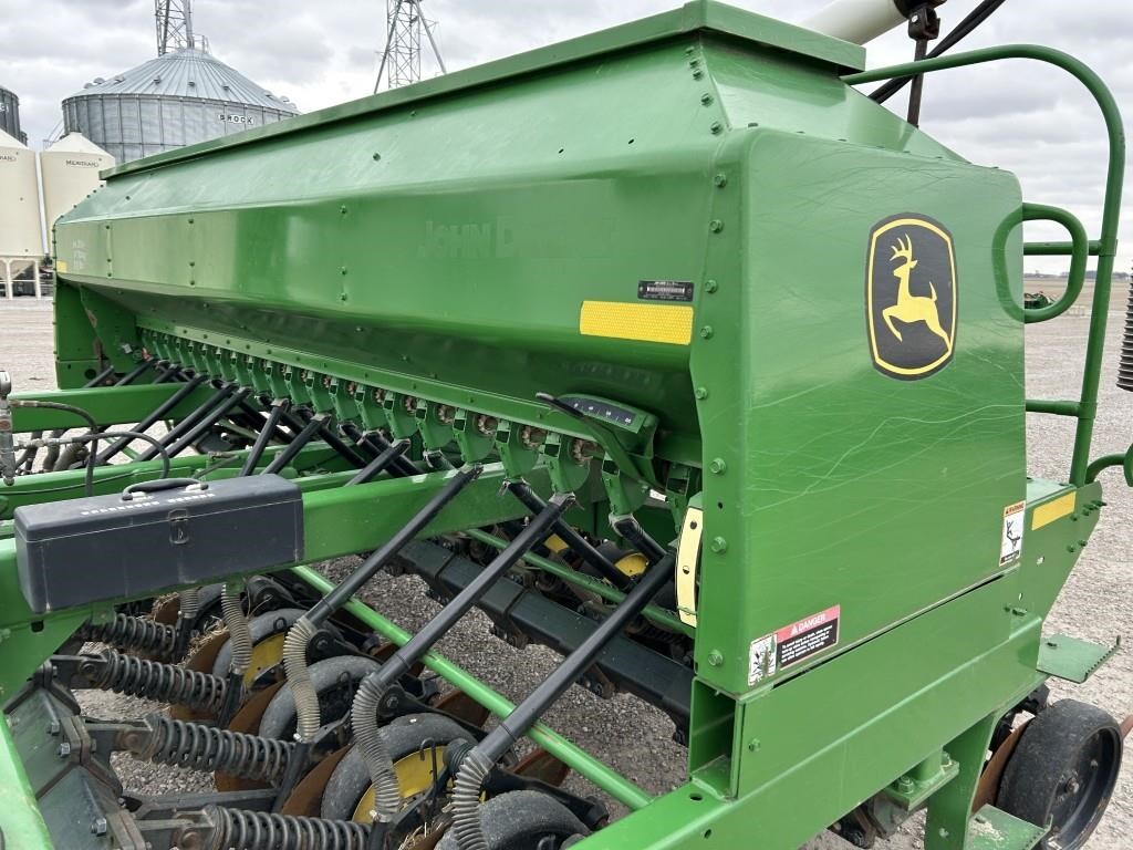  John Deere 1590 Drill