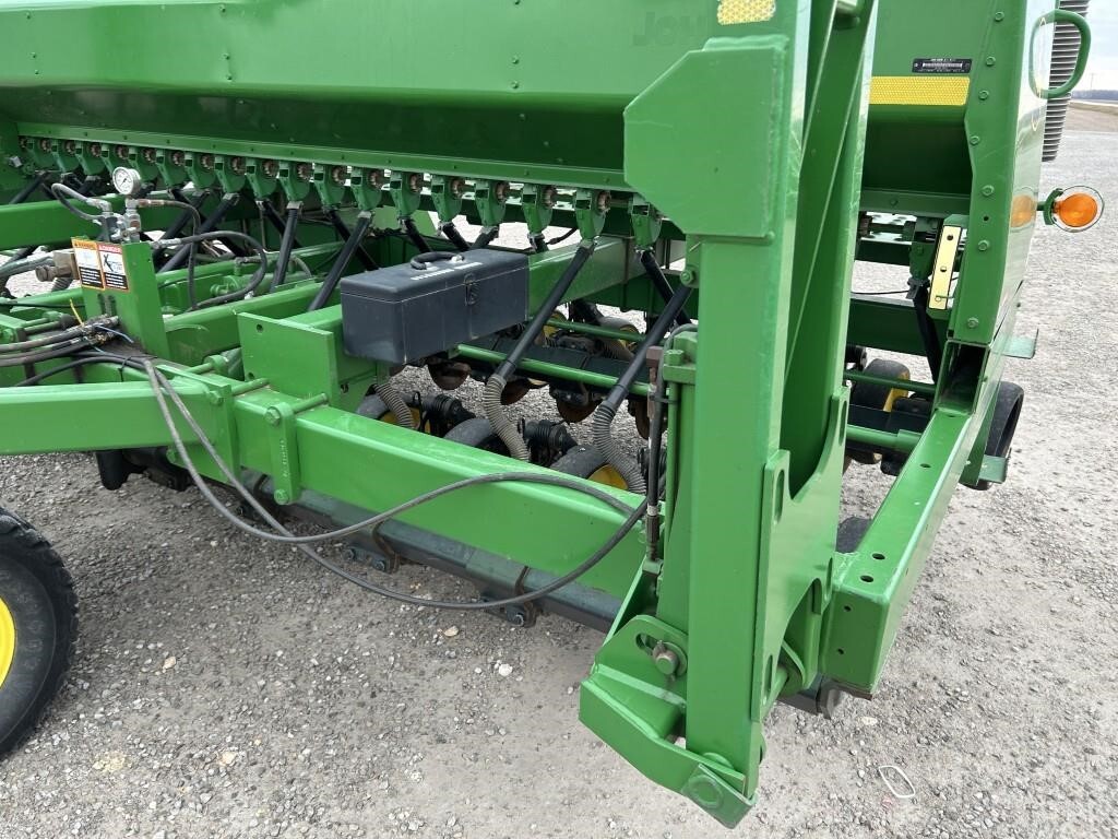  John Deere 1590 Drill