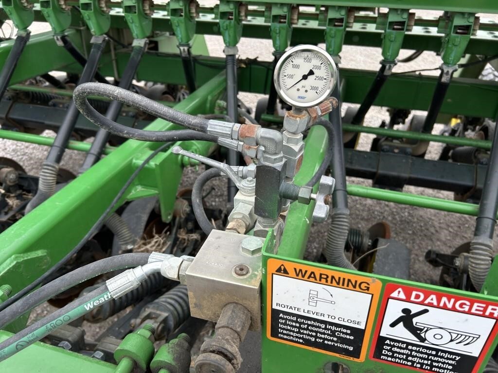  John Deere 1590 Drill