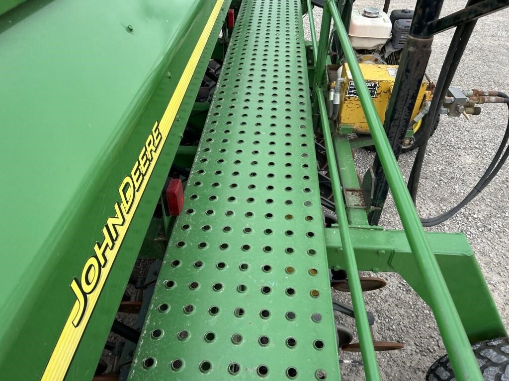  John Deere 1590 Drill