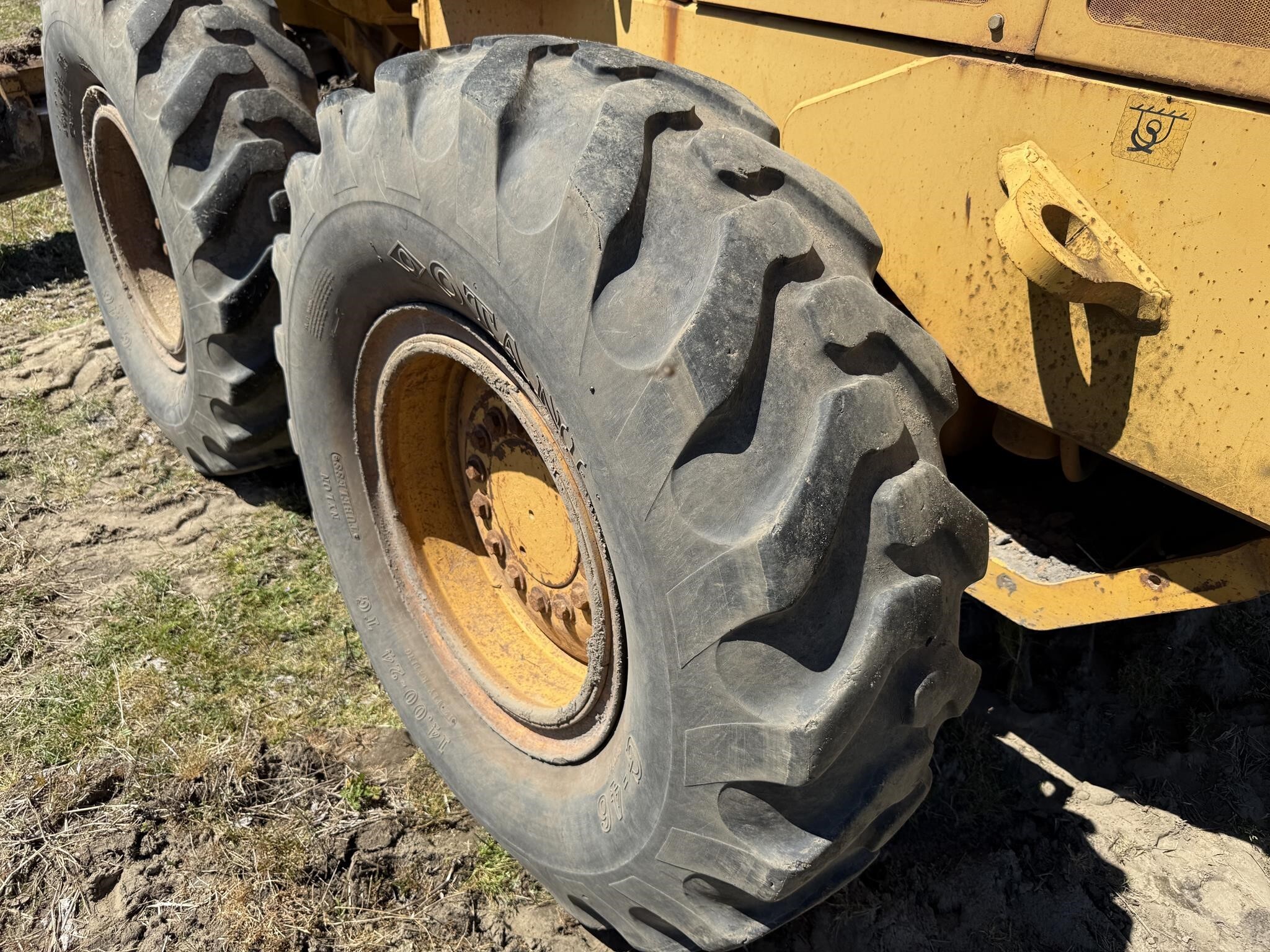 2005 Deere 670D Miscellaneous