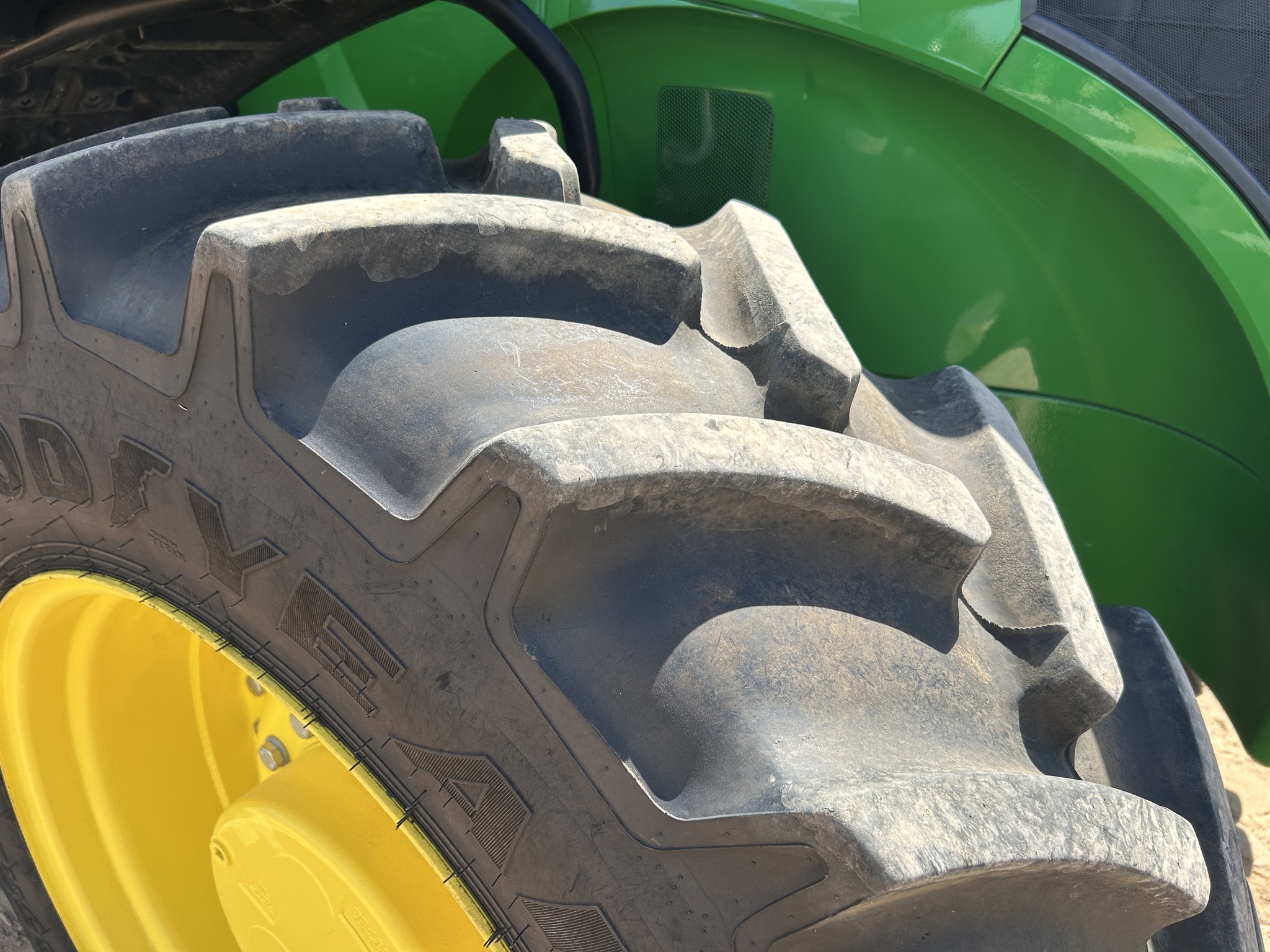 2023 John Deere 7R 210 Tractor