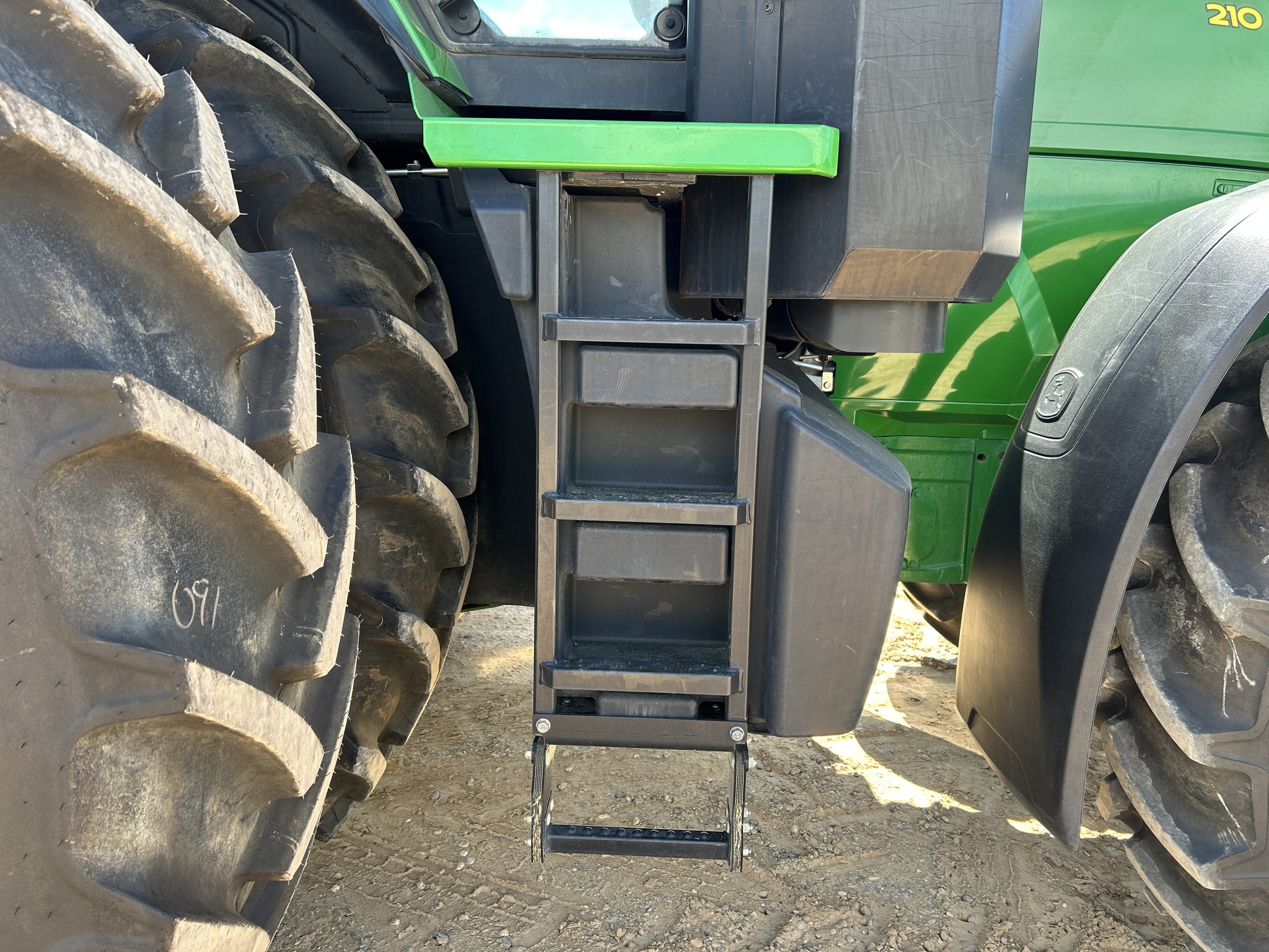 2023 John Deere 7R 210 Tractor