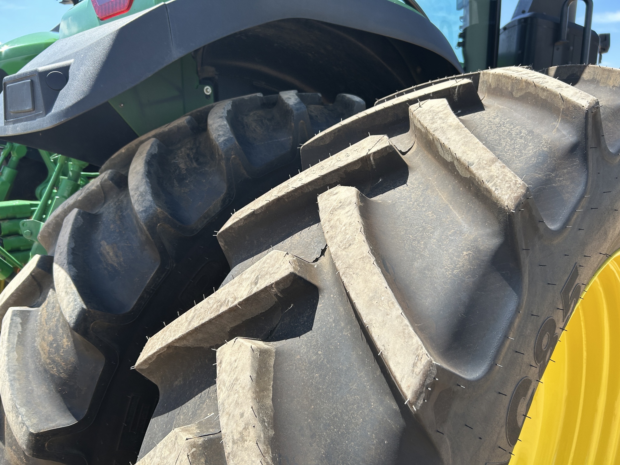 2023 John Deere 7R 210 Tractor