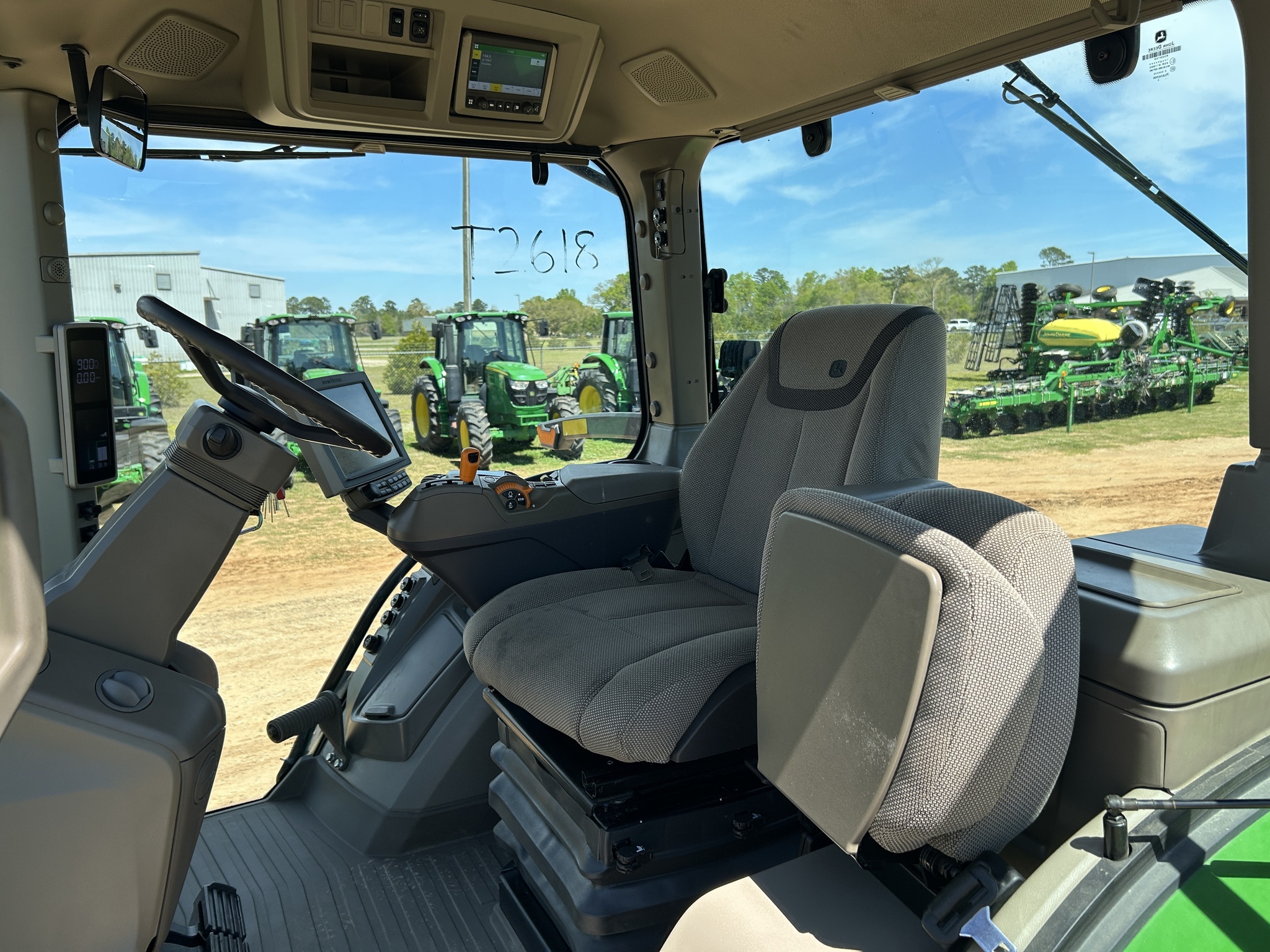 2023 John Deere 7R 210 Tractor