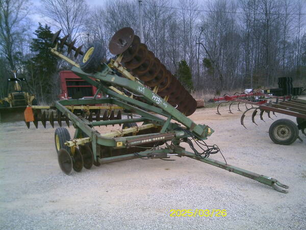 80 John Deere 220 Disk