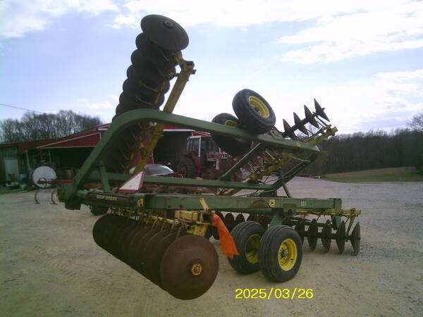 80 John Deere 220 Disk