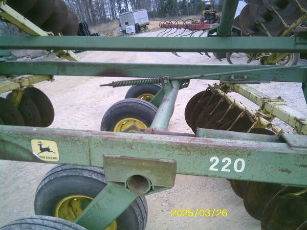 80 John Deere 220 Disk