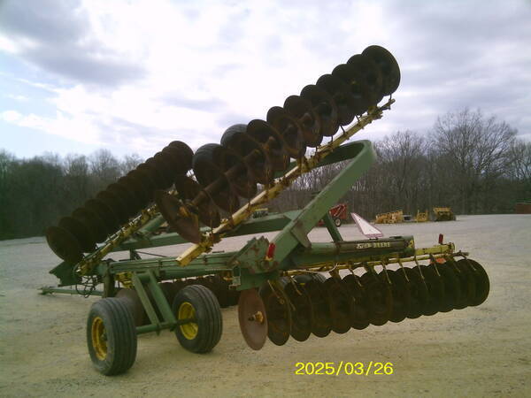 80 John Deere 220 Disk