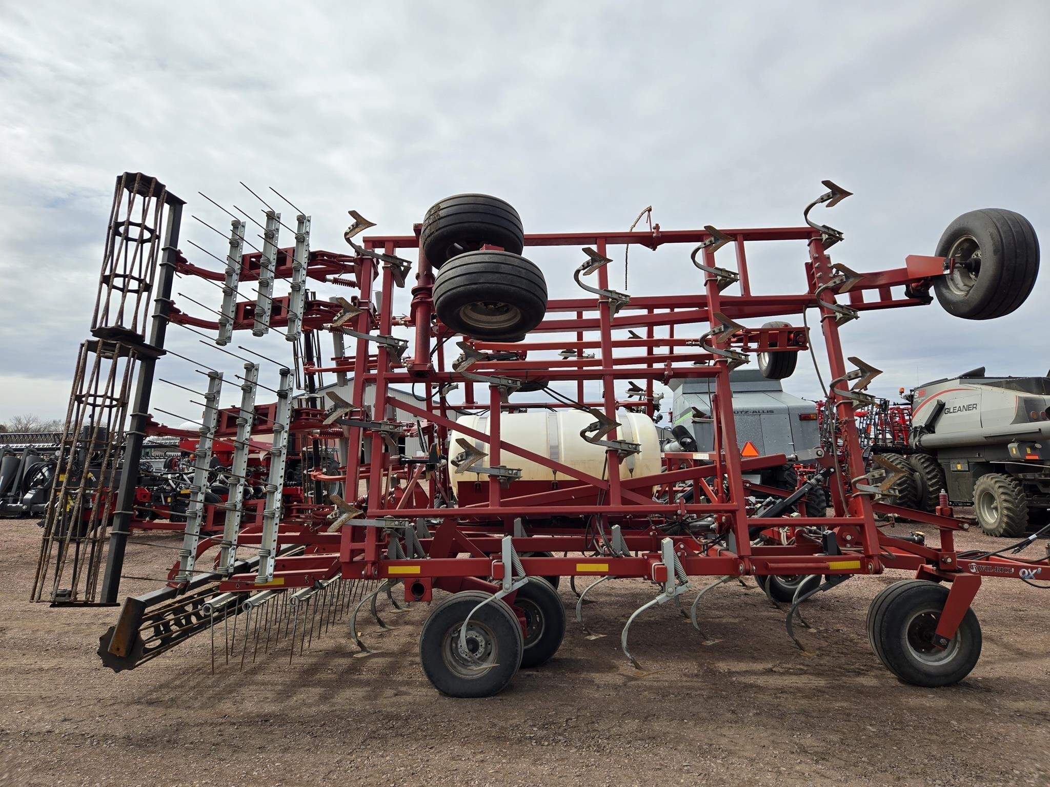 2010 Wil-Rich Quad X-2 Field Cultivator