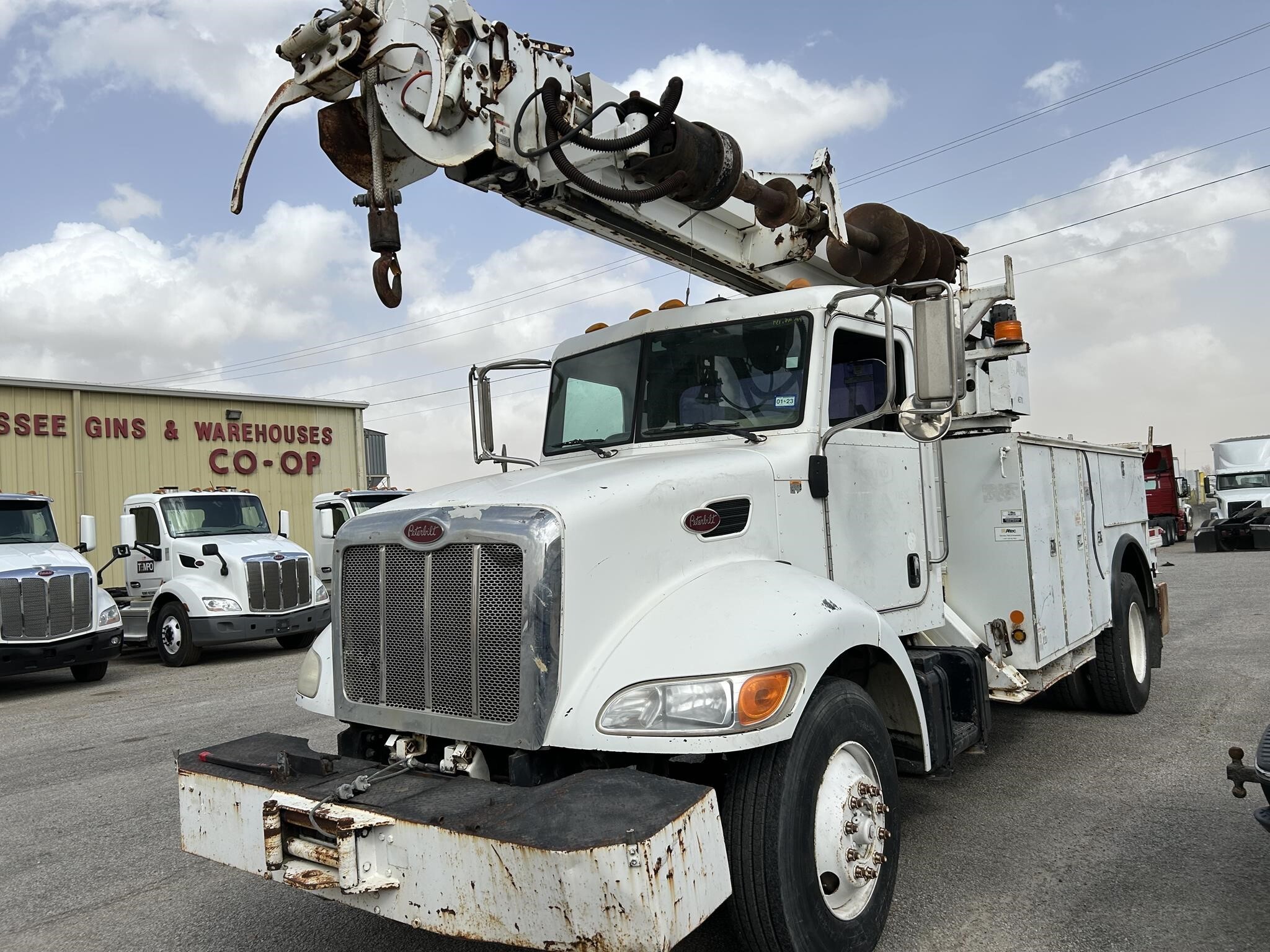 2007 Altec DM47TR Crane