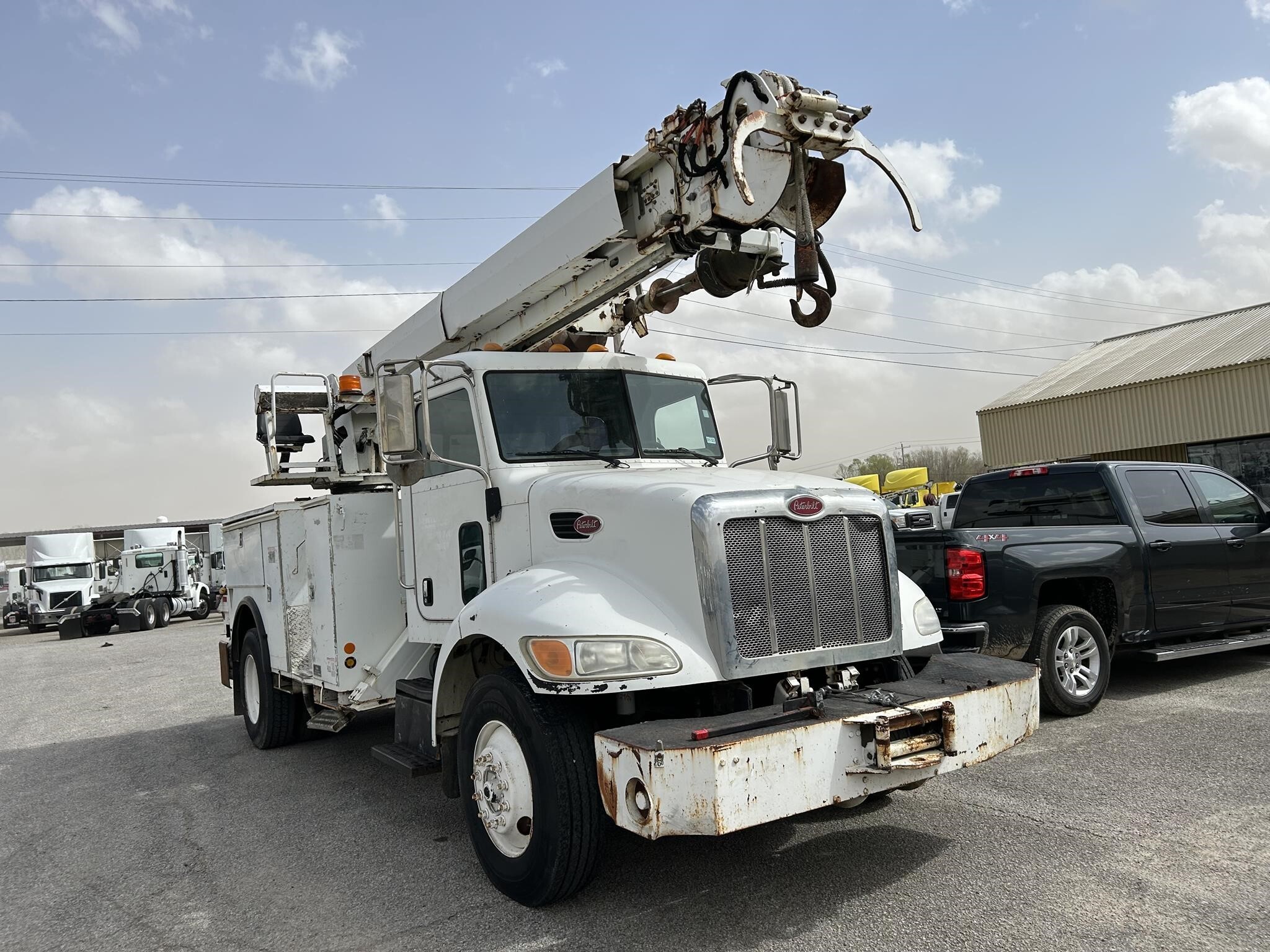 2007 Altec DM47TR Crane
