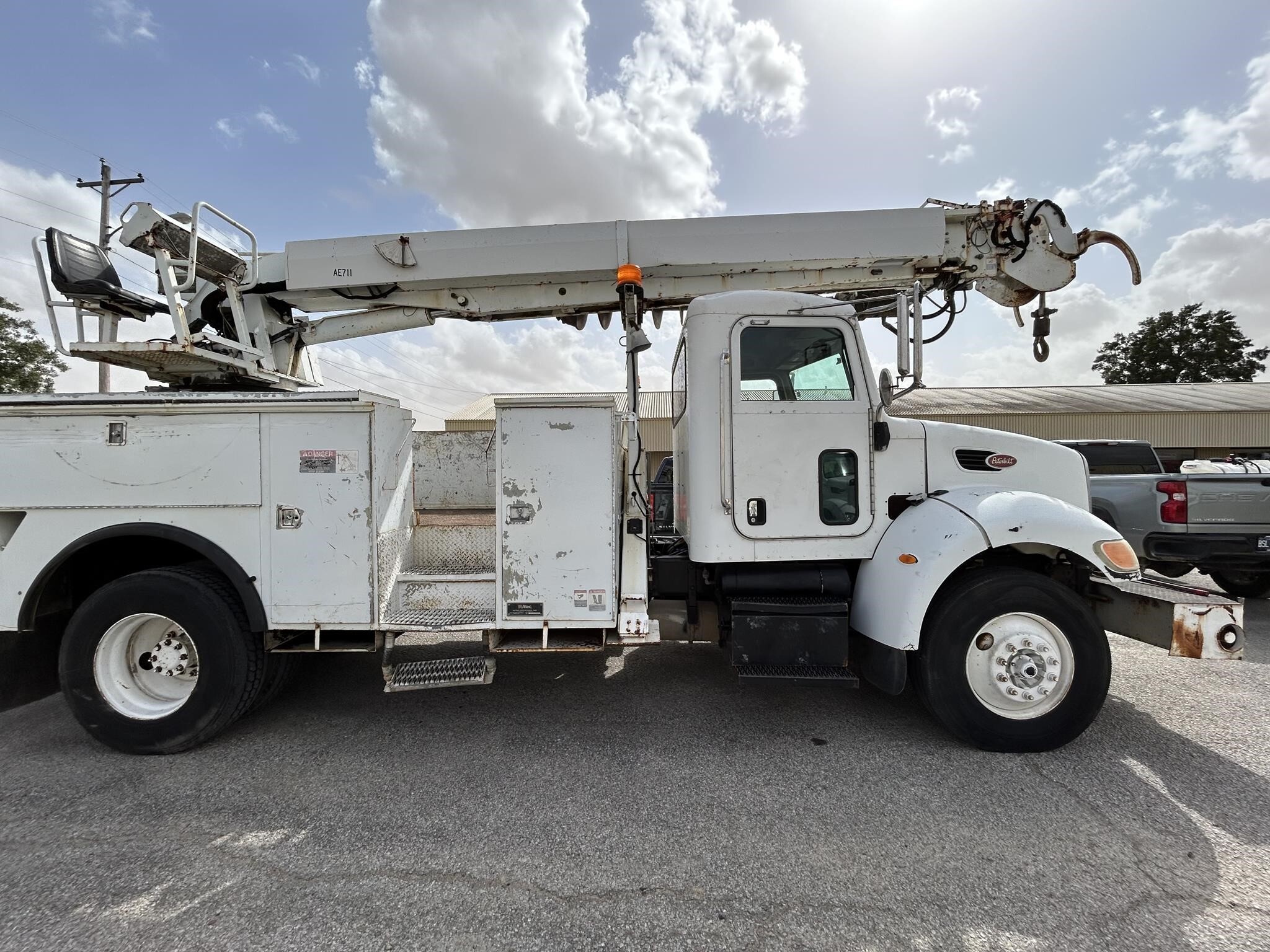 2007 Altec DM47TR Crane