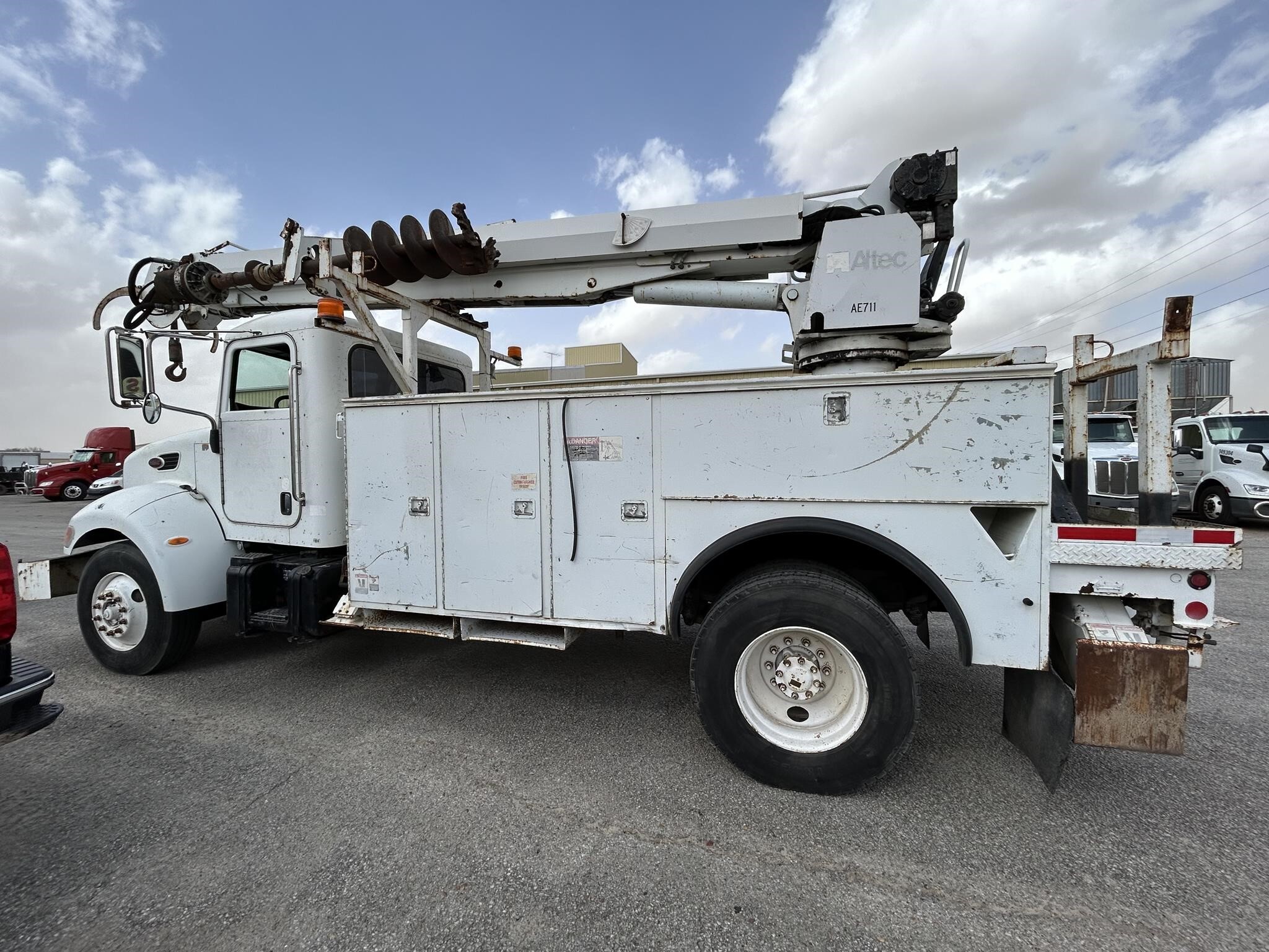 2007 Altec DM47TR Crane