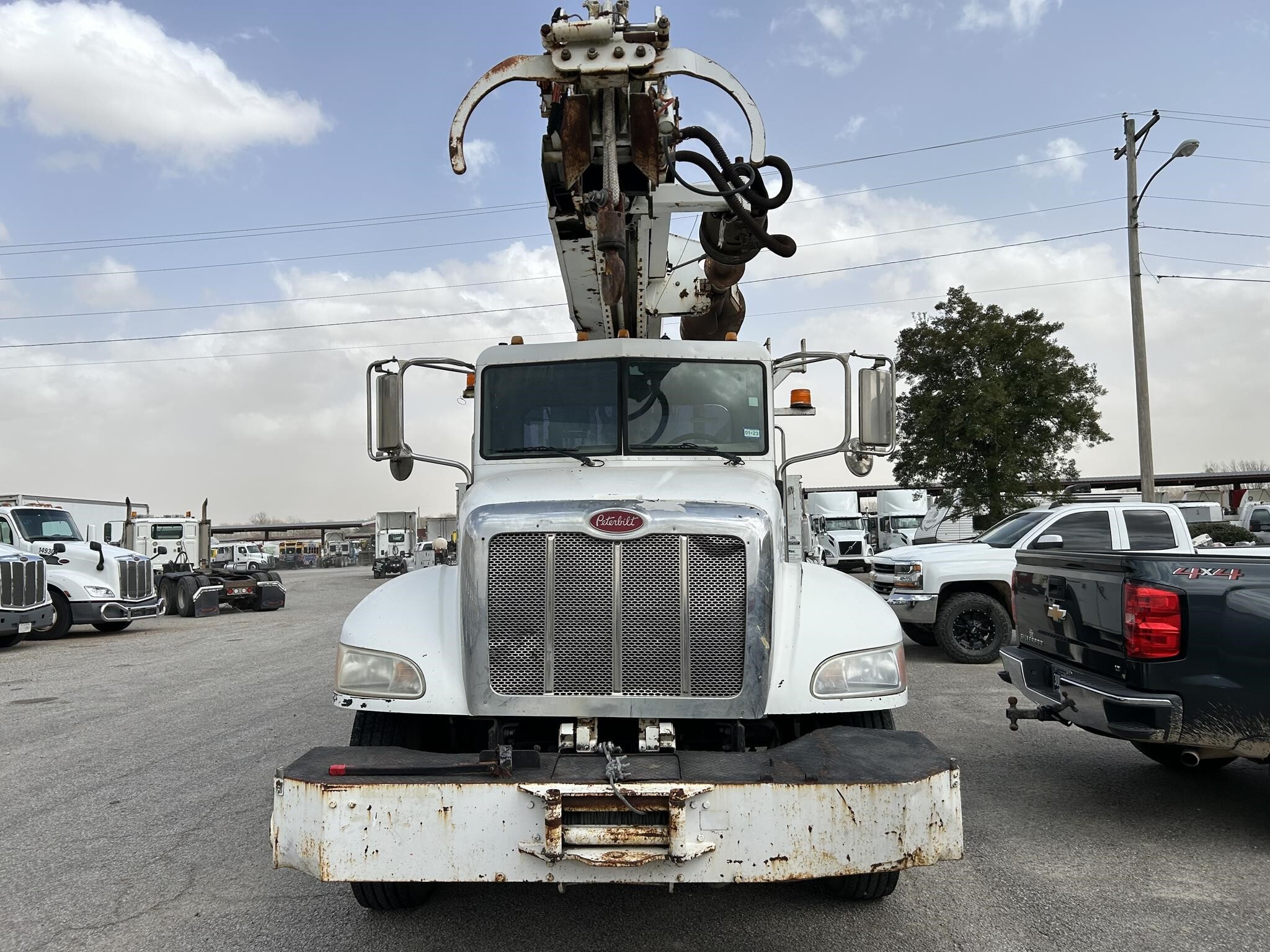 2007 Altec DM47TR Crane