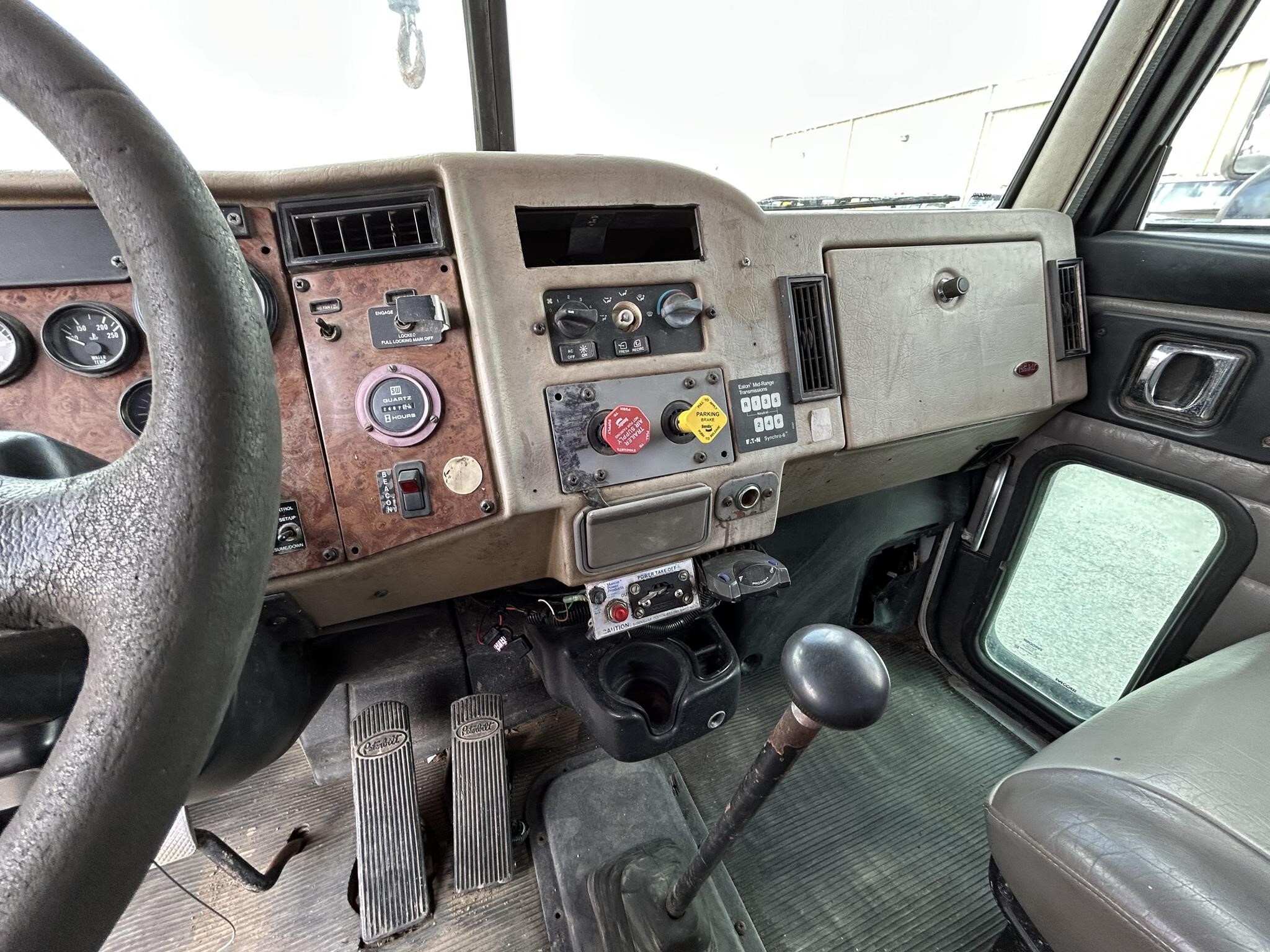 2007 Altec DM47TR Crane