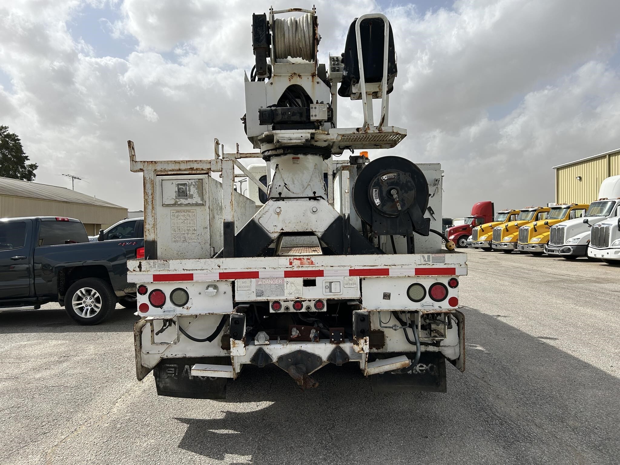 2007 Altec DM47TR Crane