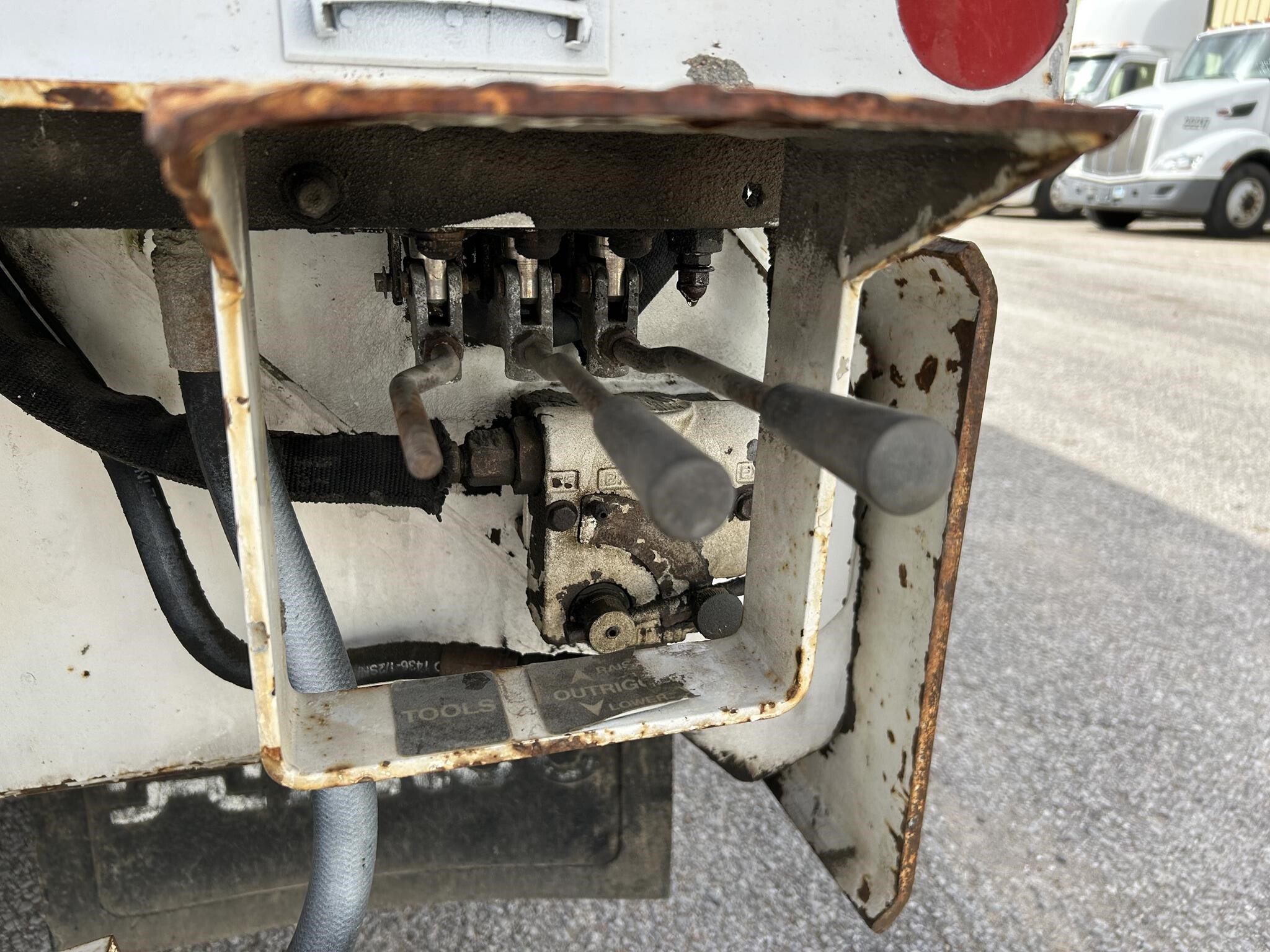 2007 Altec DM47TR Crane
