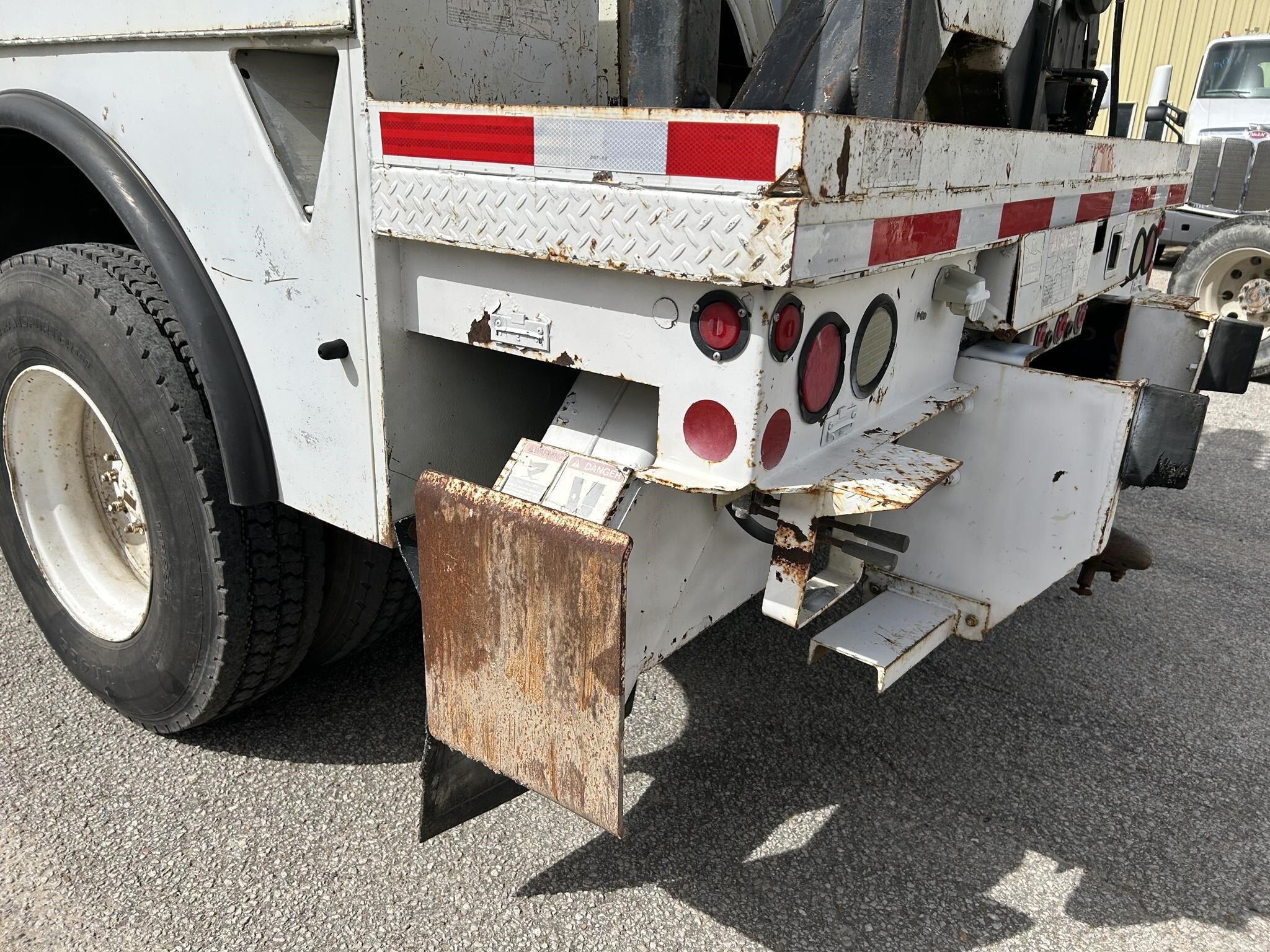 2007 Altec DM47TR Crane