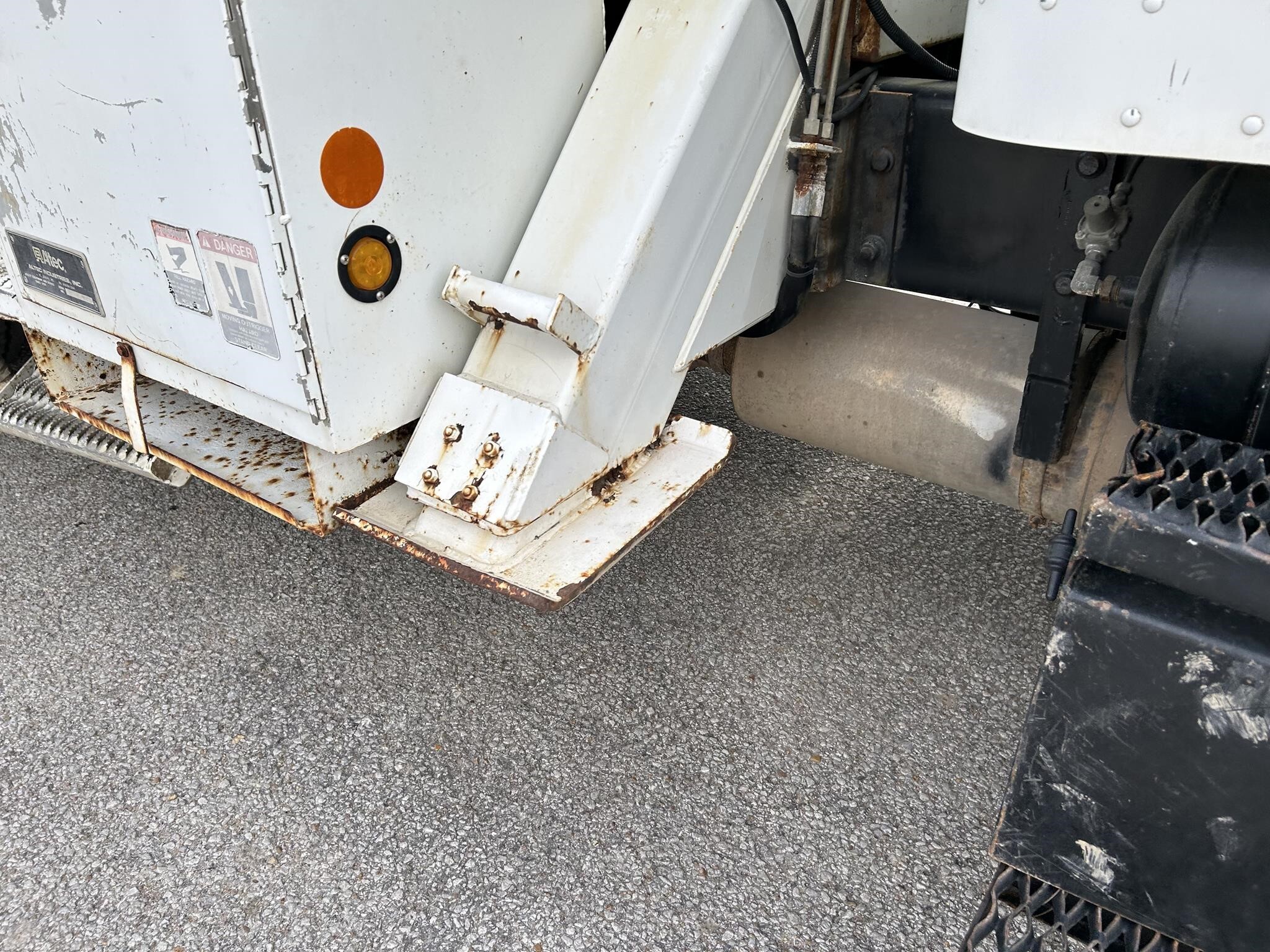 2007 Altec DM47TR Crane