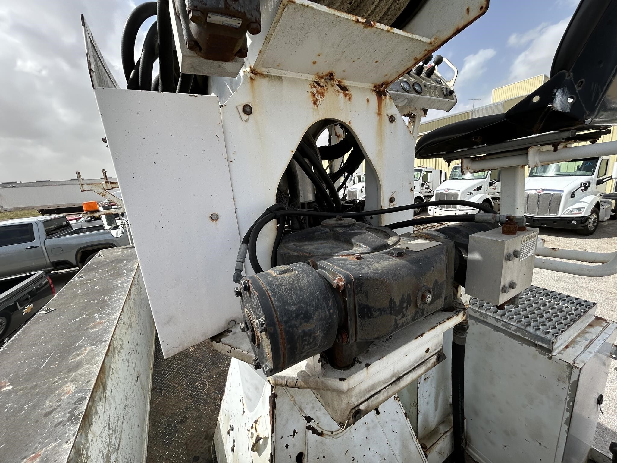 2007 Altec DM47TR Crane