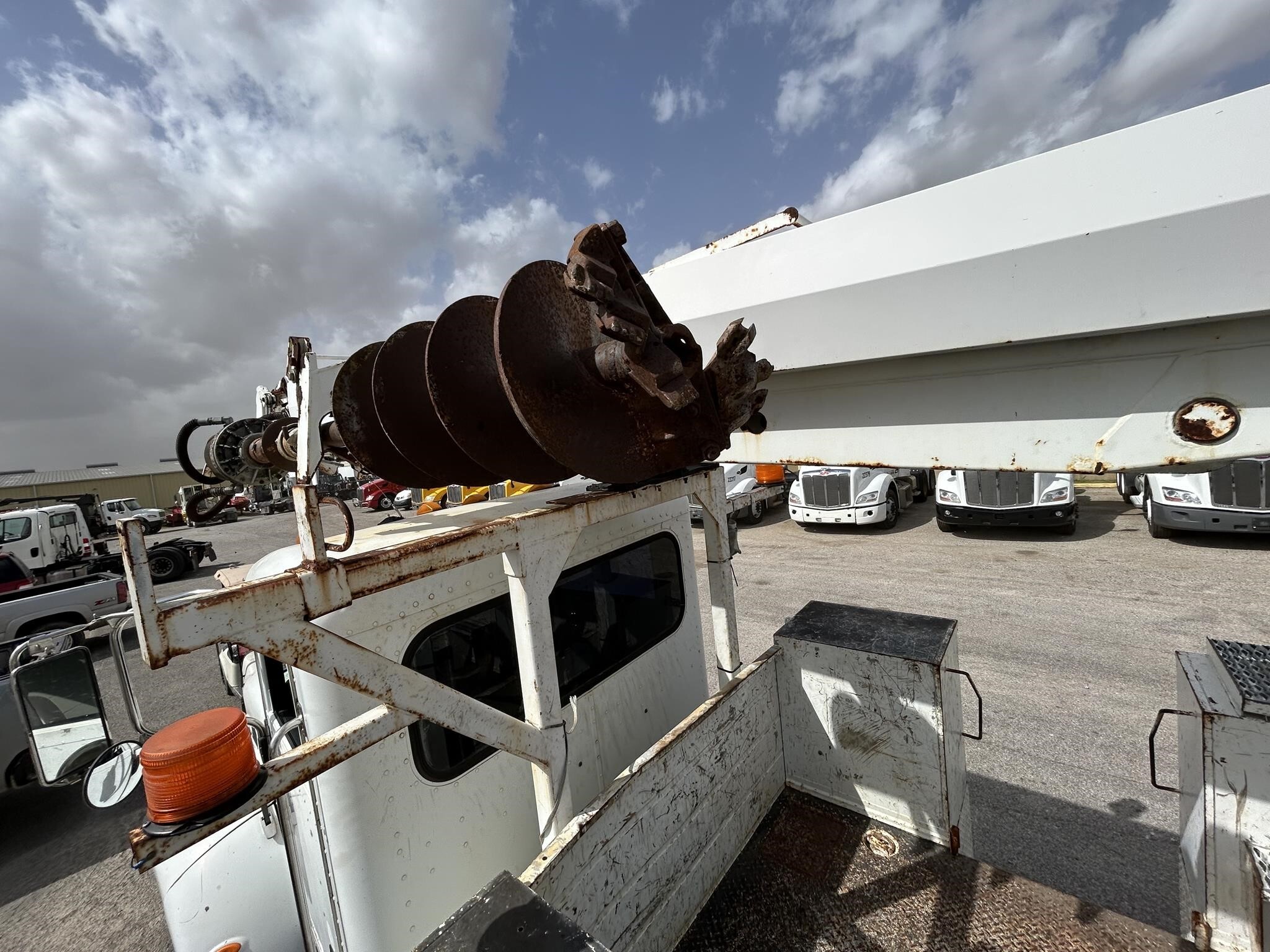 2007 Altec DM47TR Crane