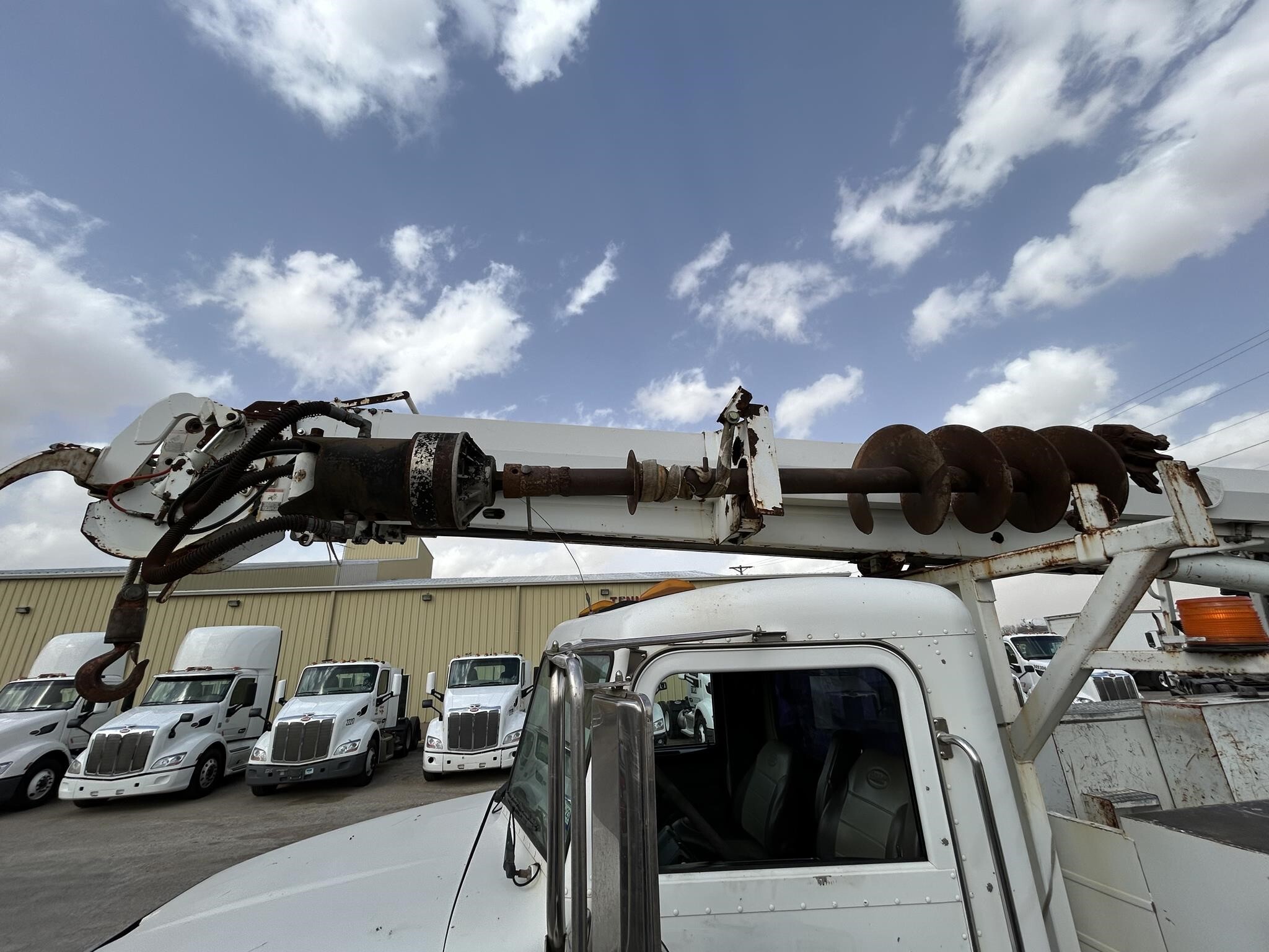2007 Altec DM47TR Crane