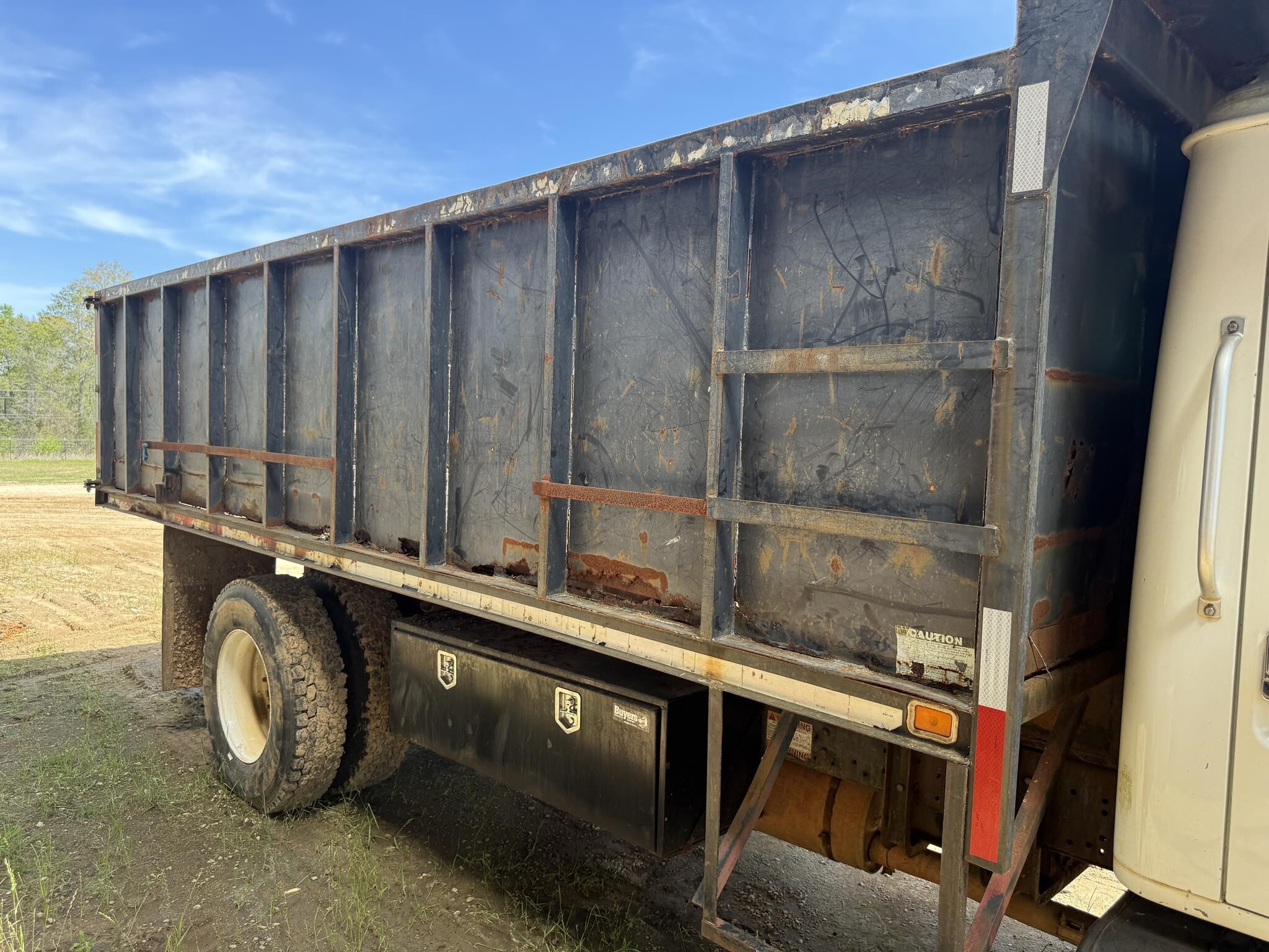 2000 International 4700 Dump Trucks/Trailer