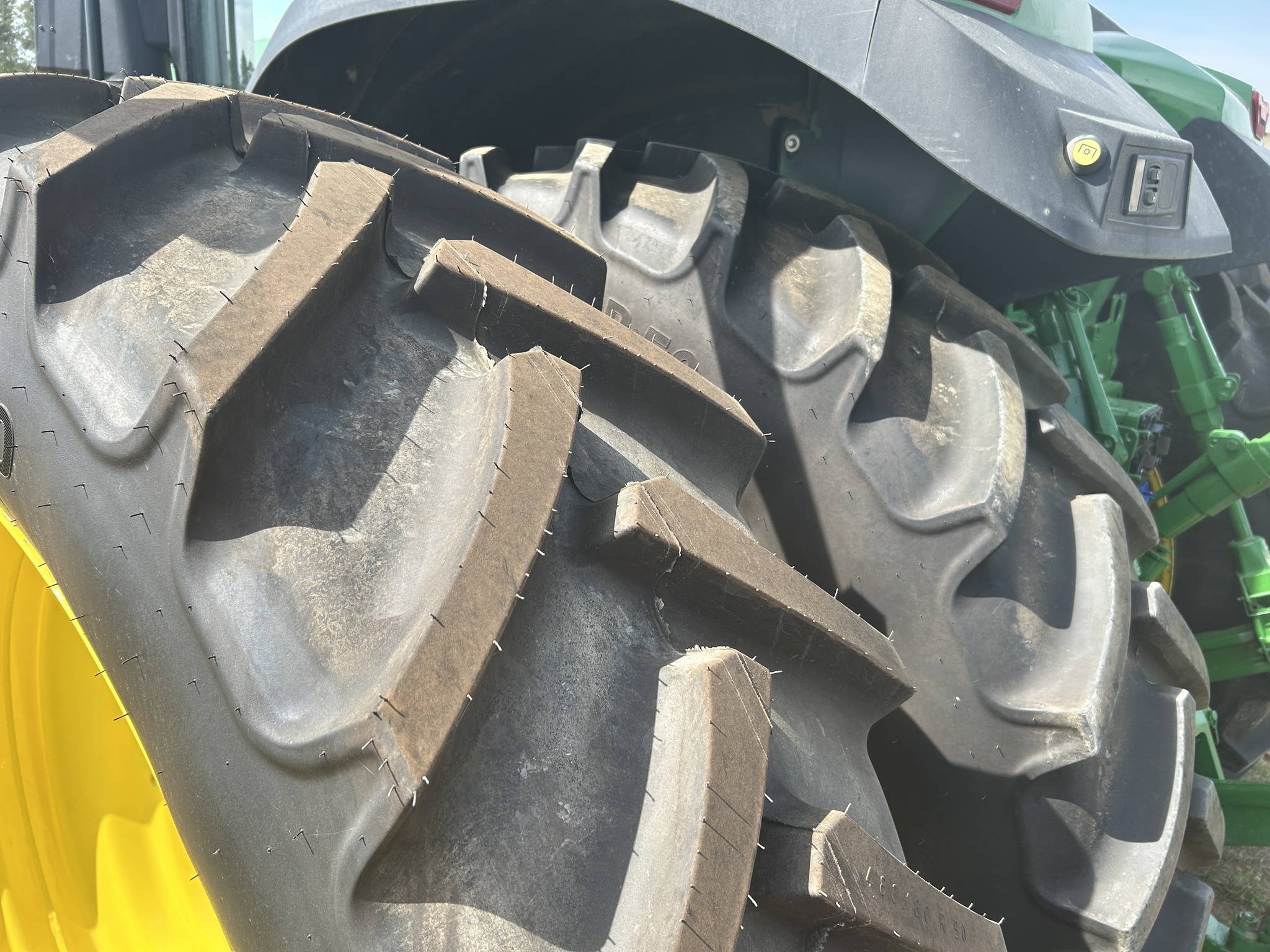 2023 John Deere 7R 210 Tractor