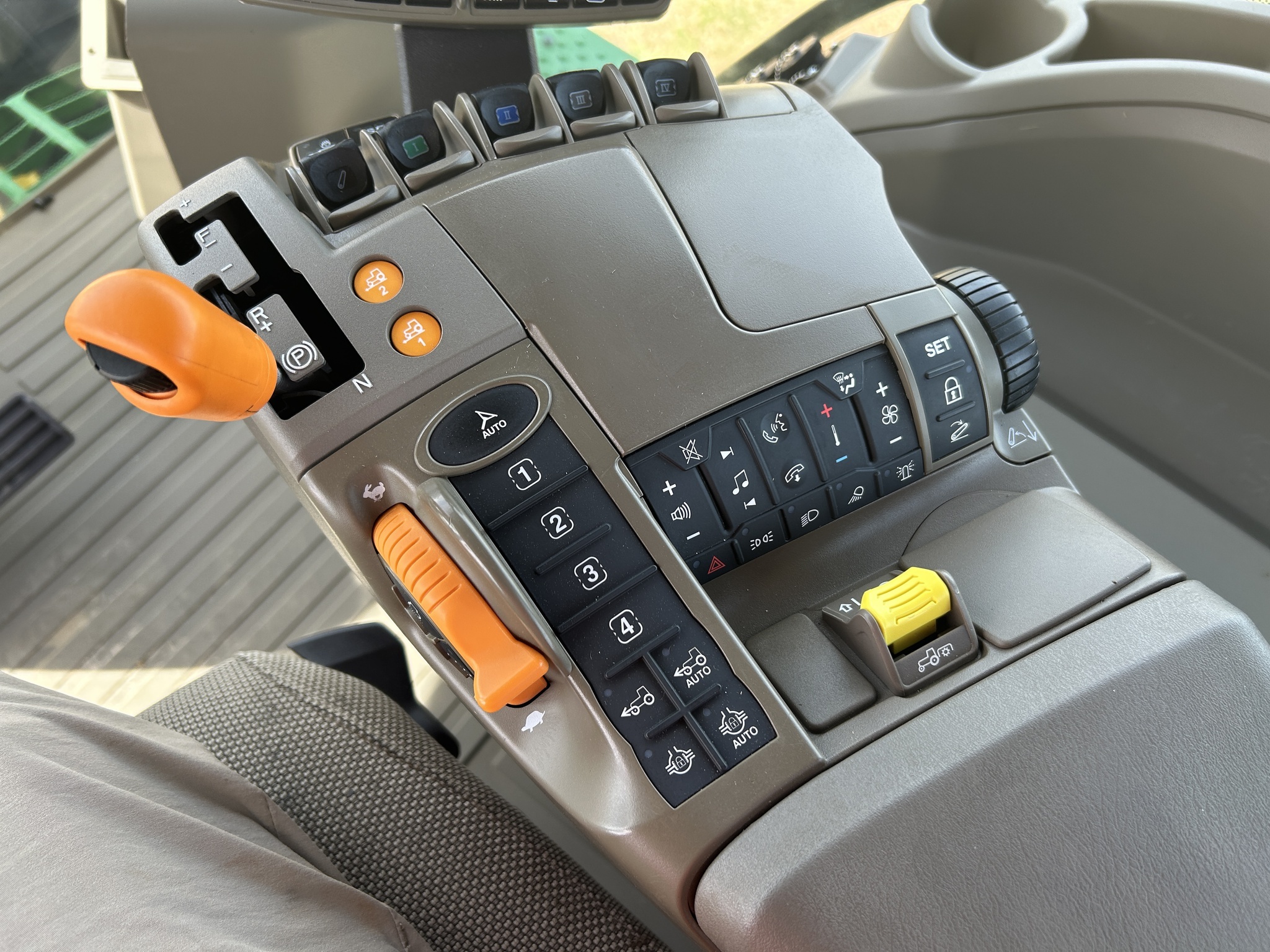 2023 John Deere 7R 210 Tractor