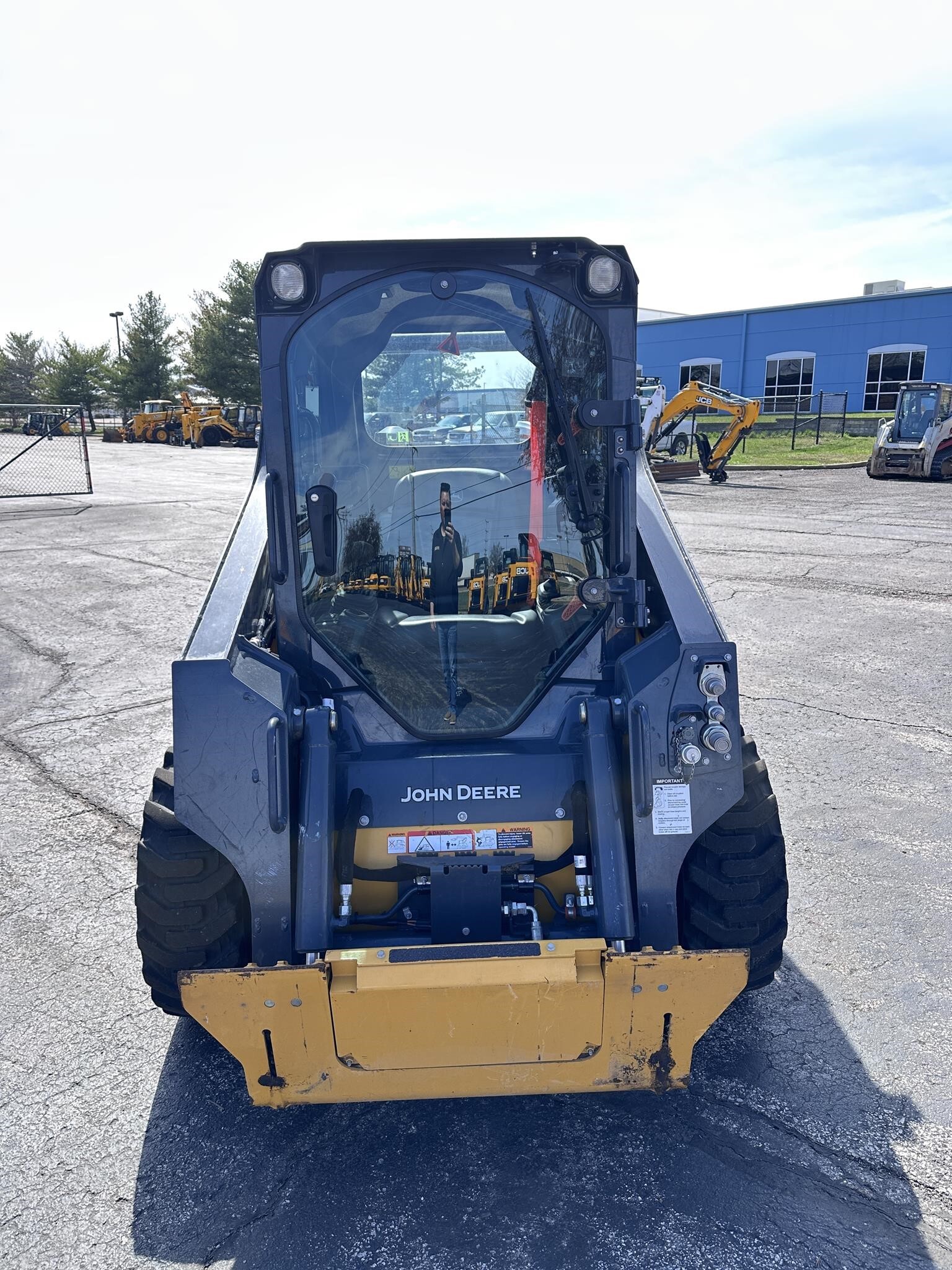 2022 Deere 318G Skid Steer