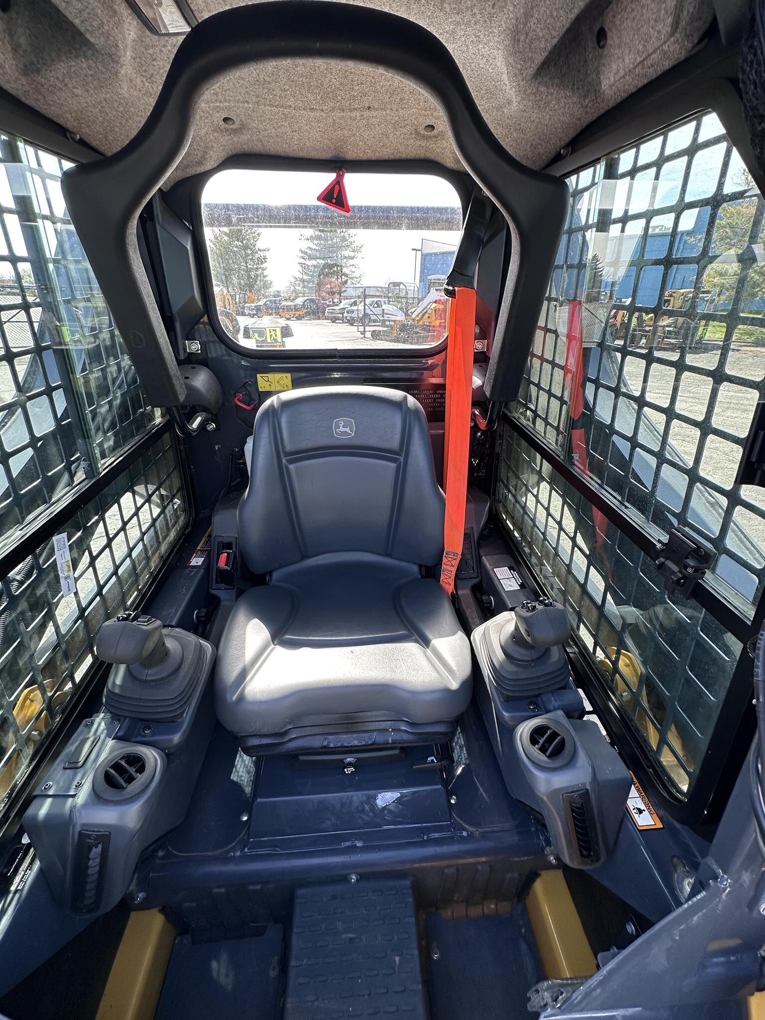 2022 Deere 318G Skid Steer