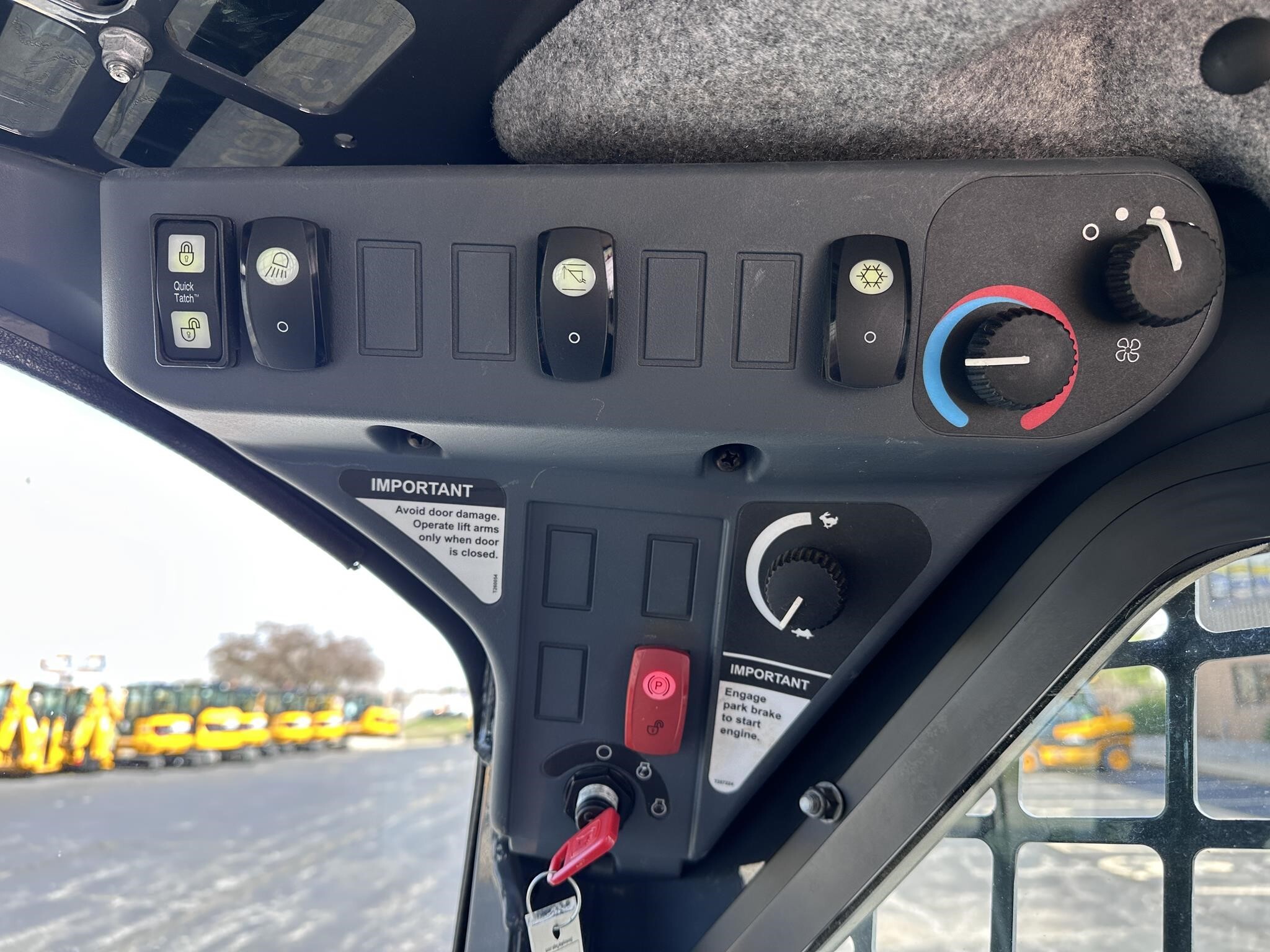 2022 Deere 318G Skid Steer