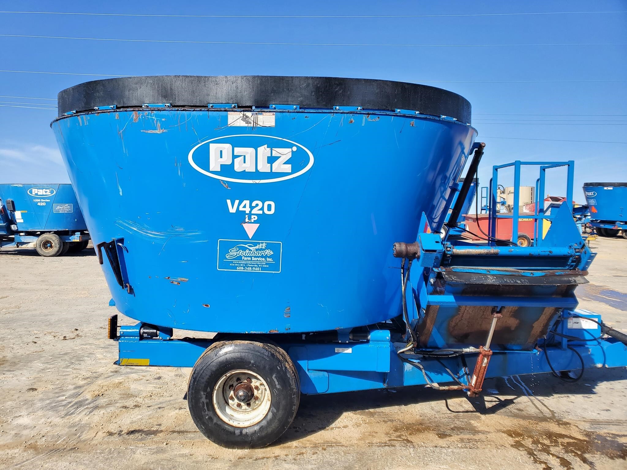  Patz 1100 SERIES 420 Feed Wagon