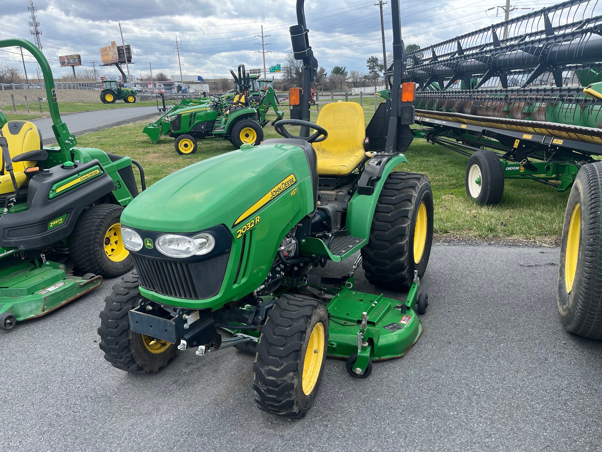 2014 John Deere 2032R Tractor