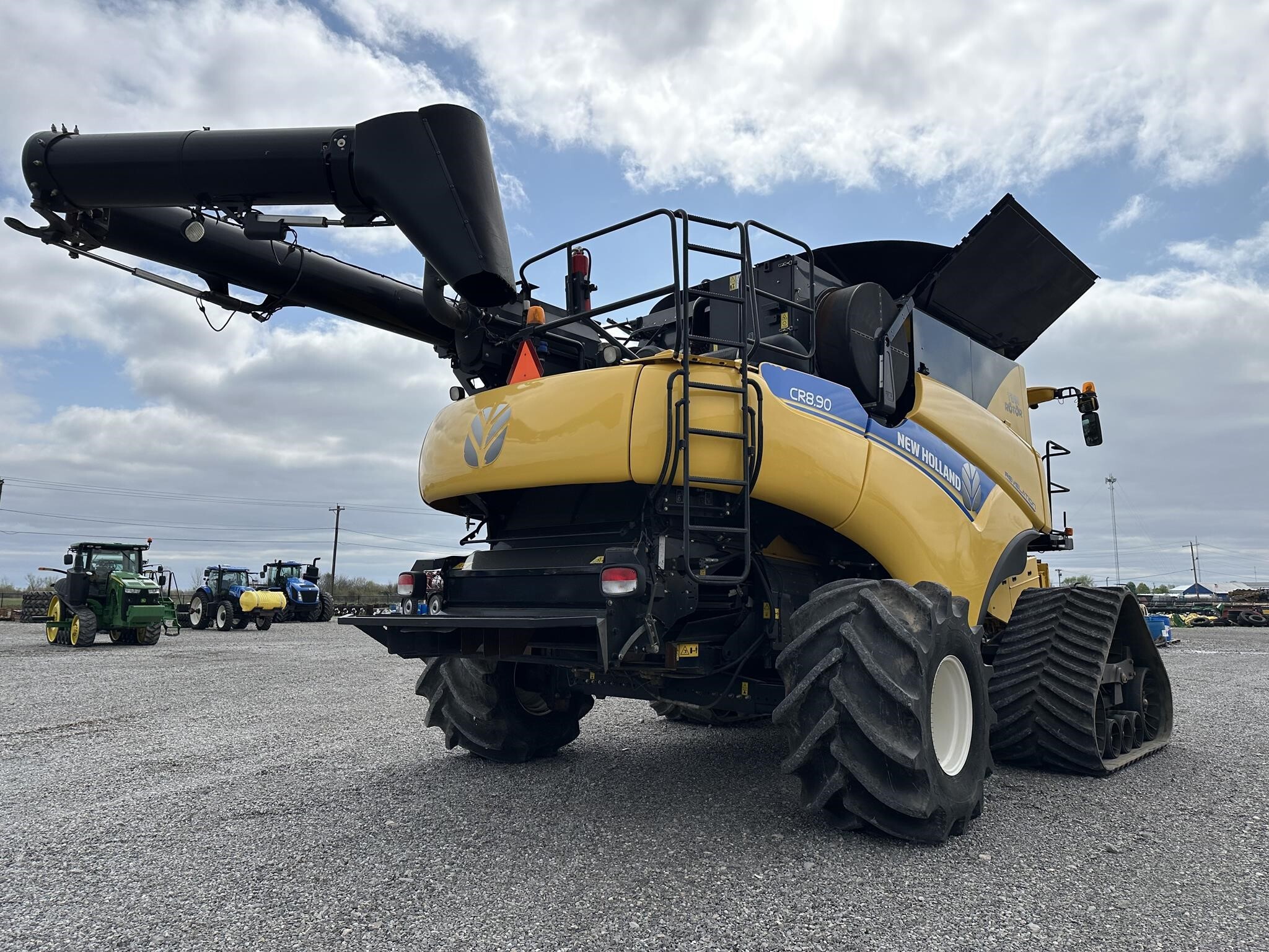 2018 New Holland CR8.90 Combine