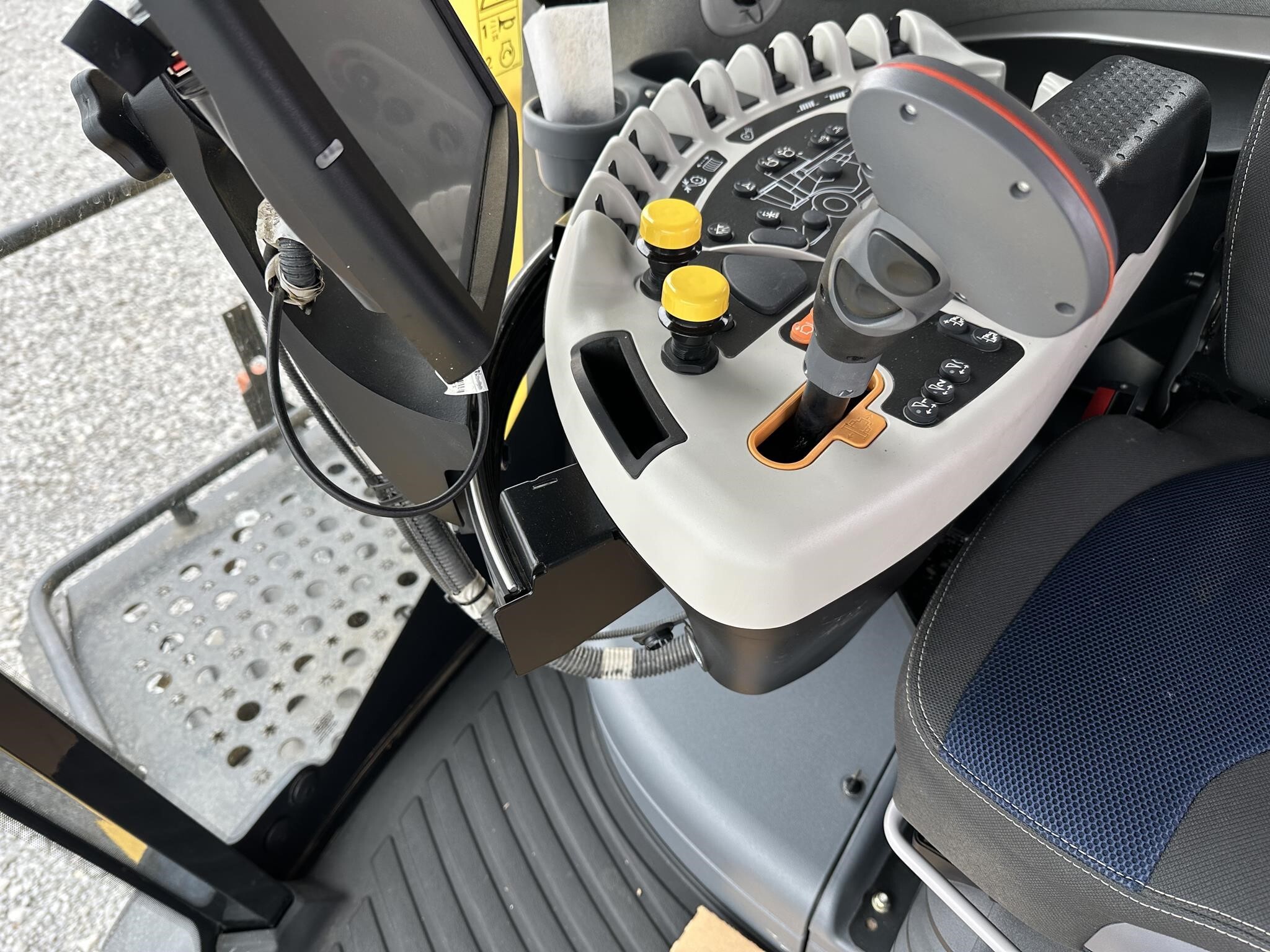 2018 New Holland CR8.90 Combine