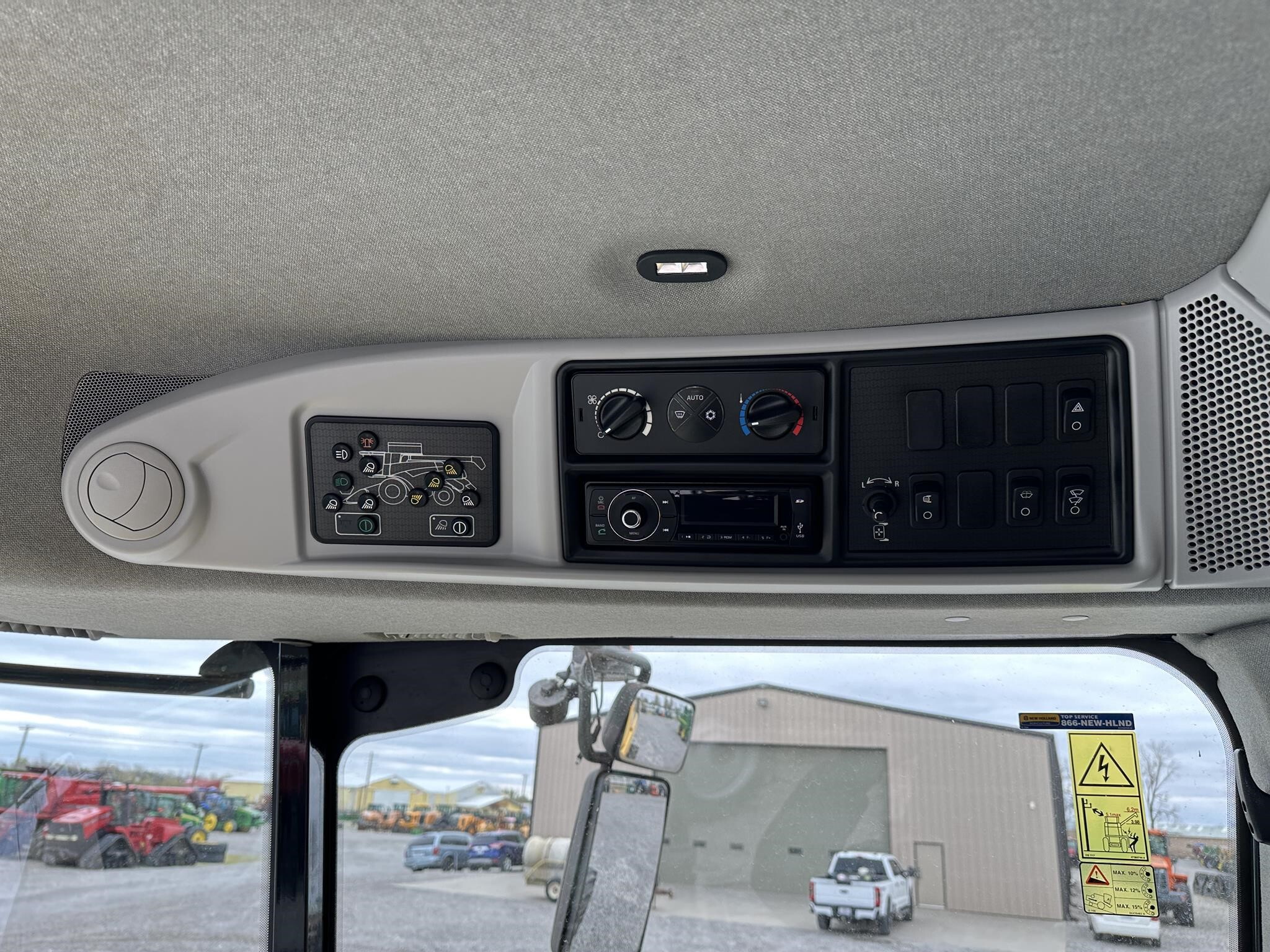 2018 New Holland CR8.90 Combine