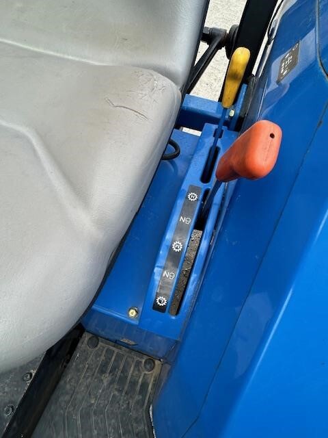  New Holland TC30 Tractor