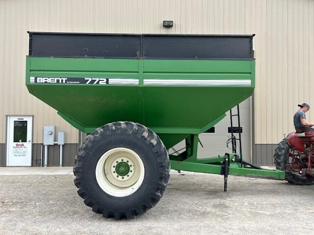  Brent 772 Grain Cart