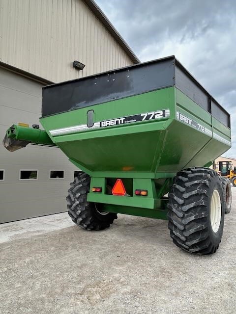  Brent 772 Grain Cart
