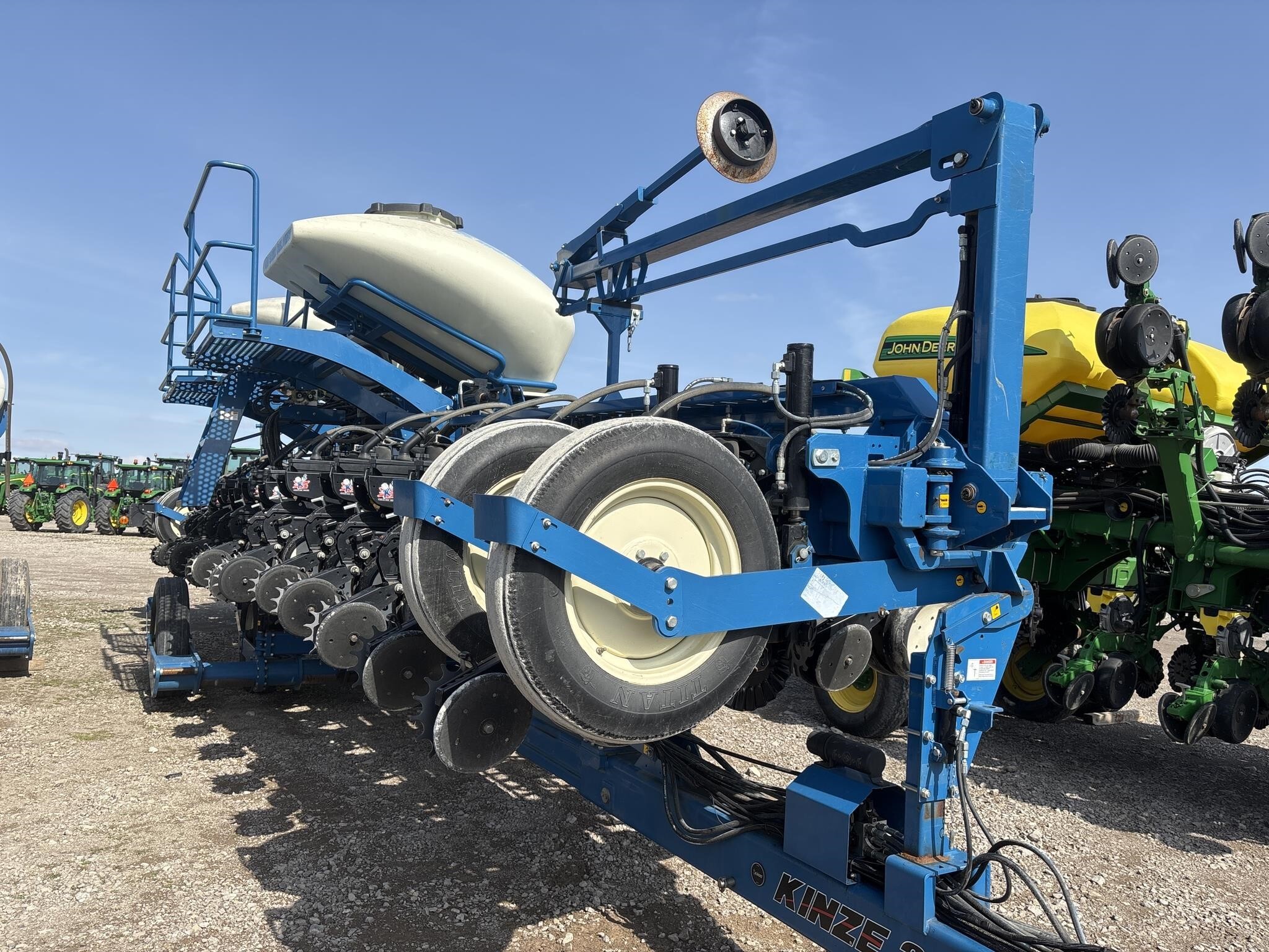 2015 Kinze 3660 Planter