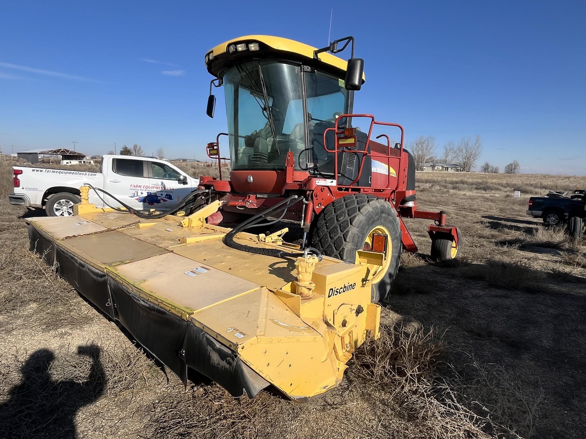 2009 New Holland H8060 Self-Propelled Windrowers and Swather