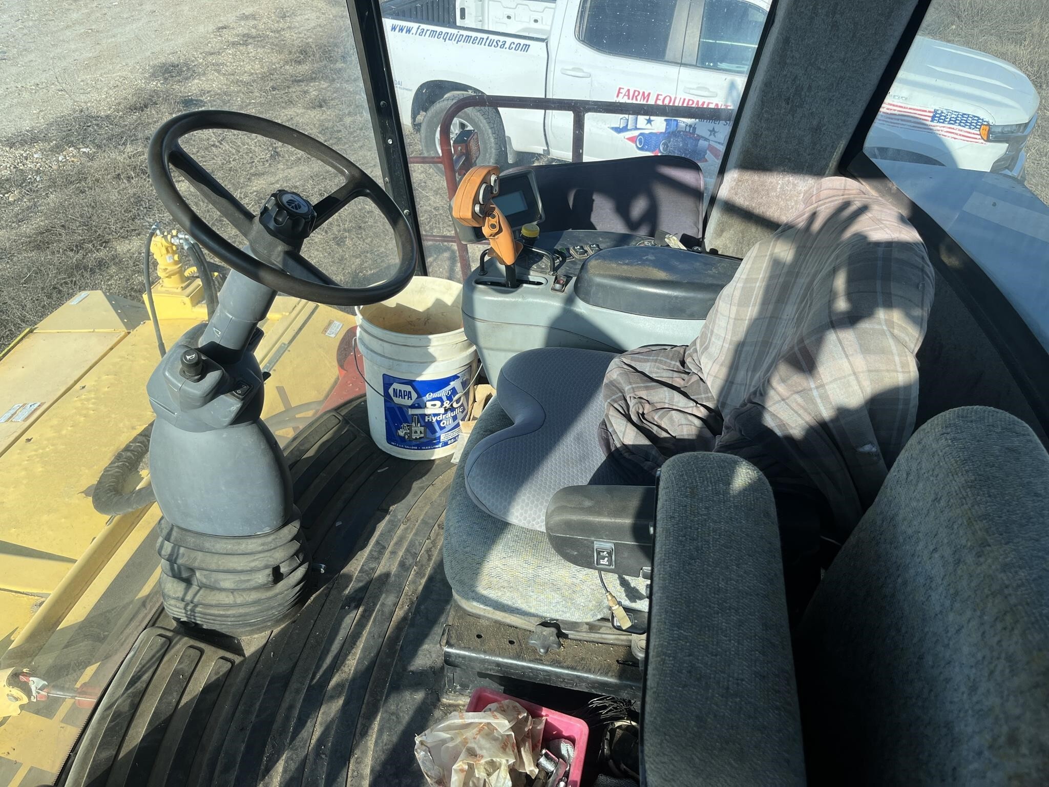 2009 New Holland H8060 Self-Propelled Windrowers and Swather