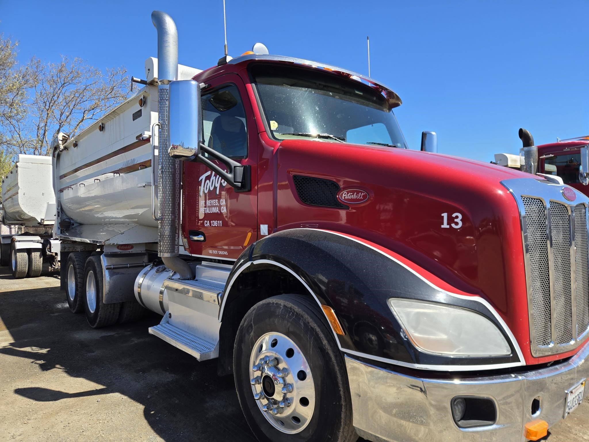 2015 Peterbilt 579 Semi Trucks/Trailer