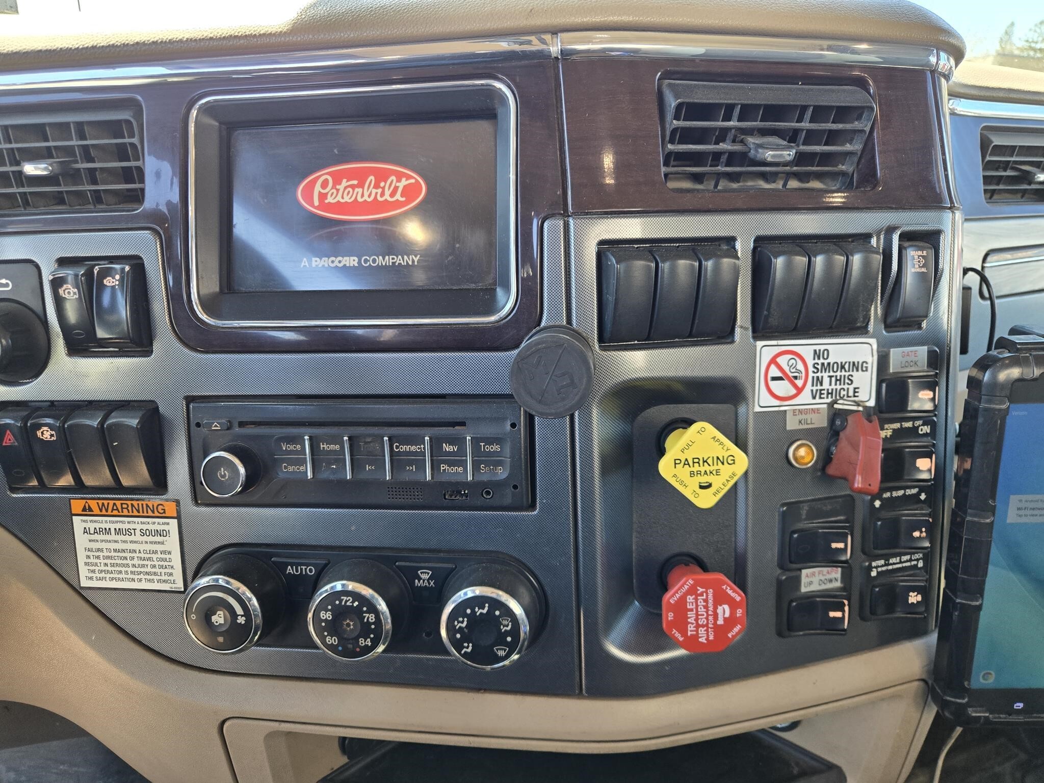 2015 Peterbilt 579 Semi Trucks/Trailer