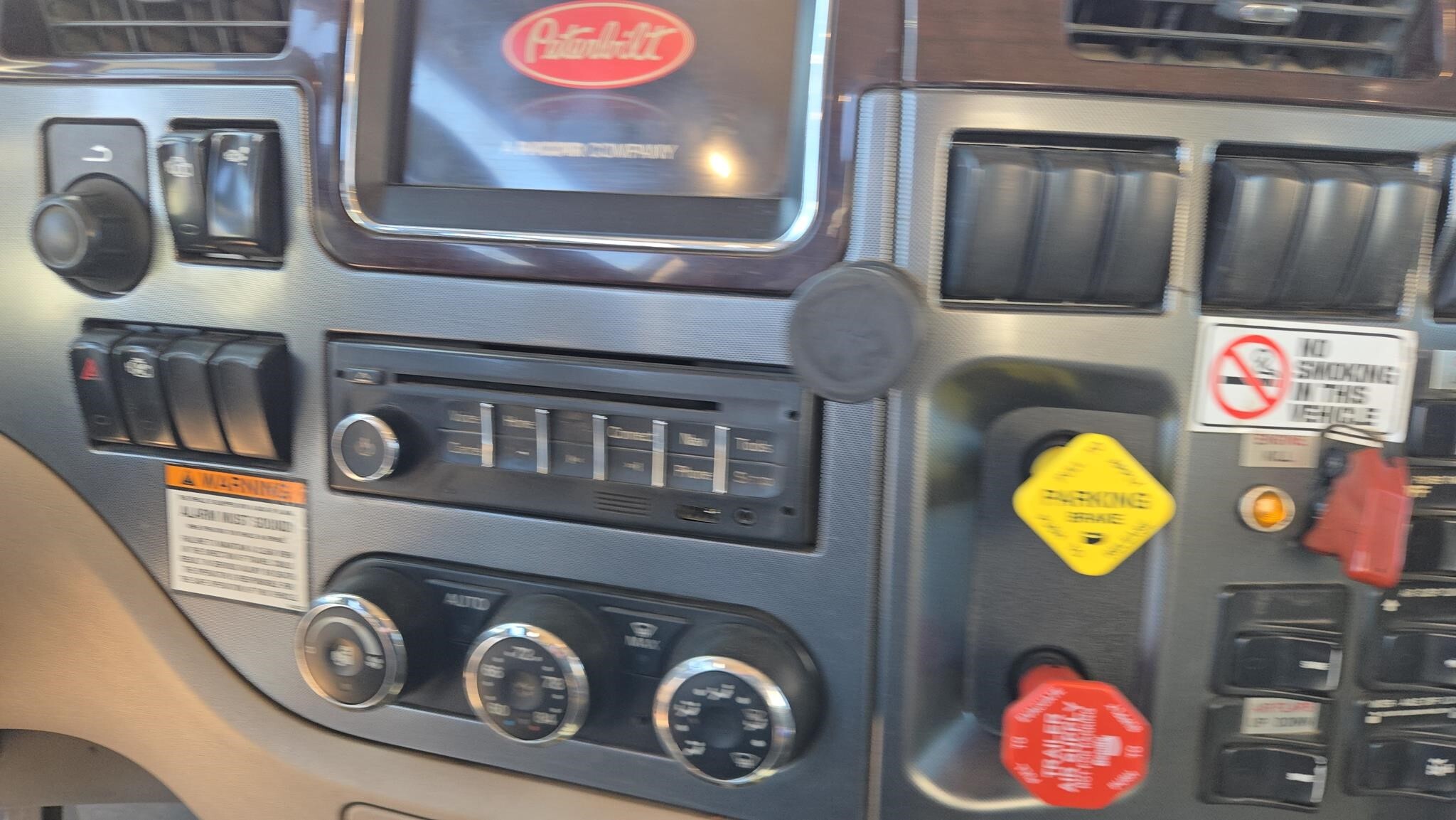 2015 Peterbilt 579 Semi Trucks/Trailer