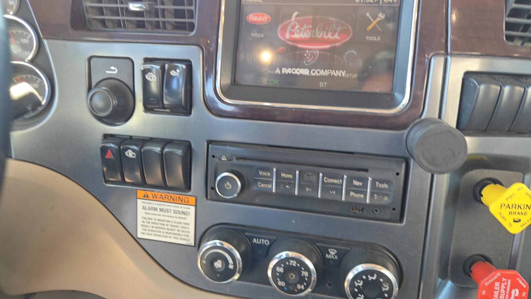 2015 Peterbilt 579 Semi Trucks/Trailer