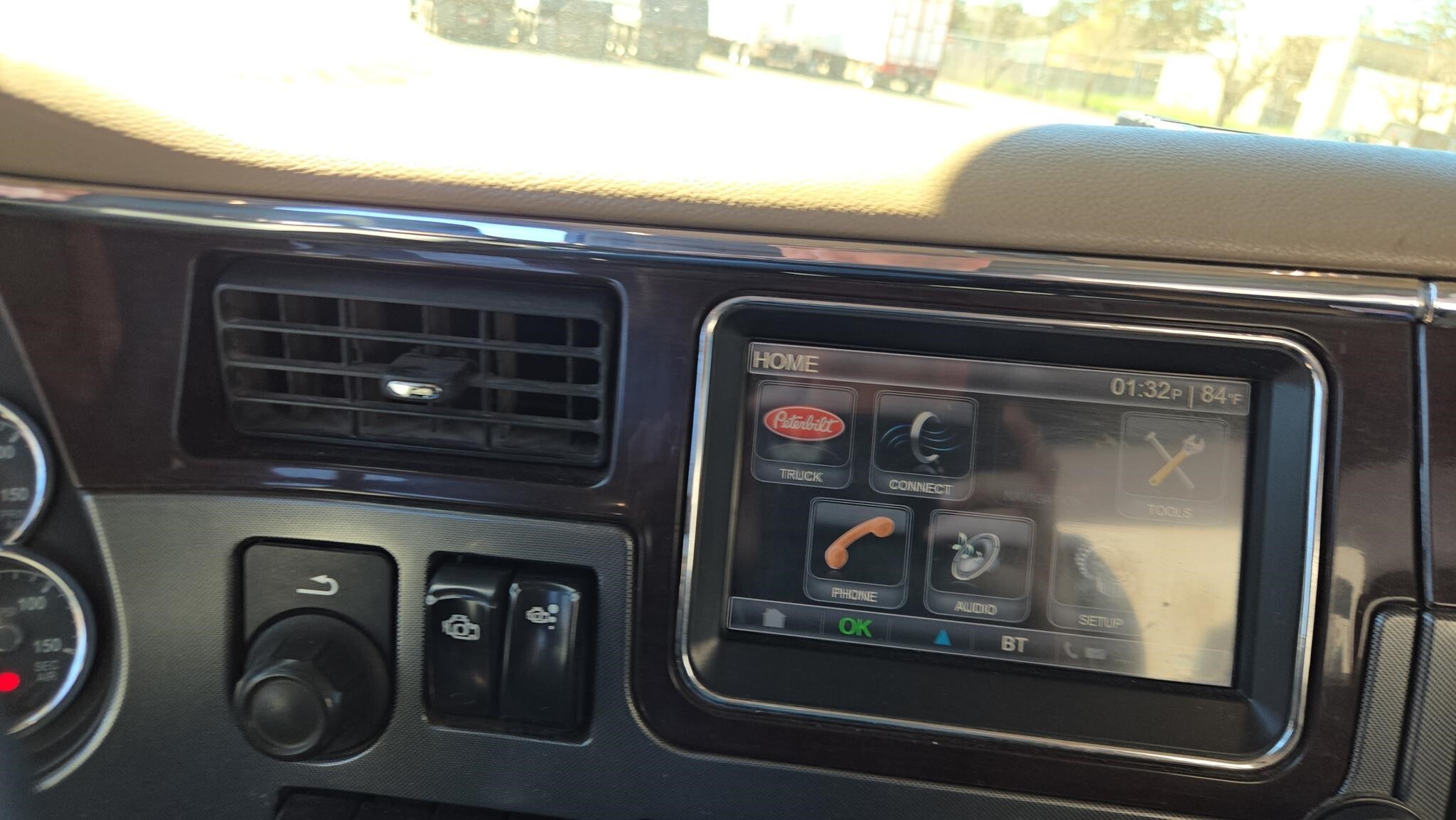 2015 Peterbilt 579 Semi Trucks/Trailer