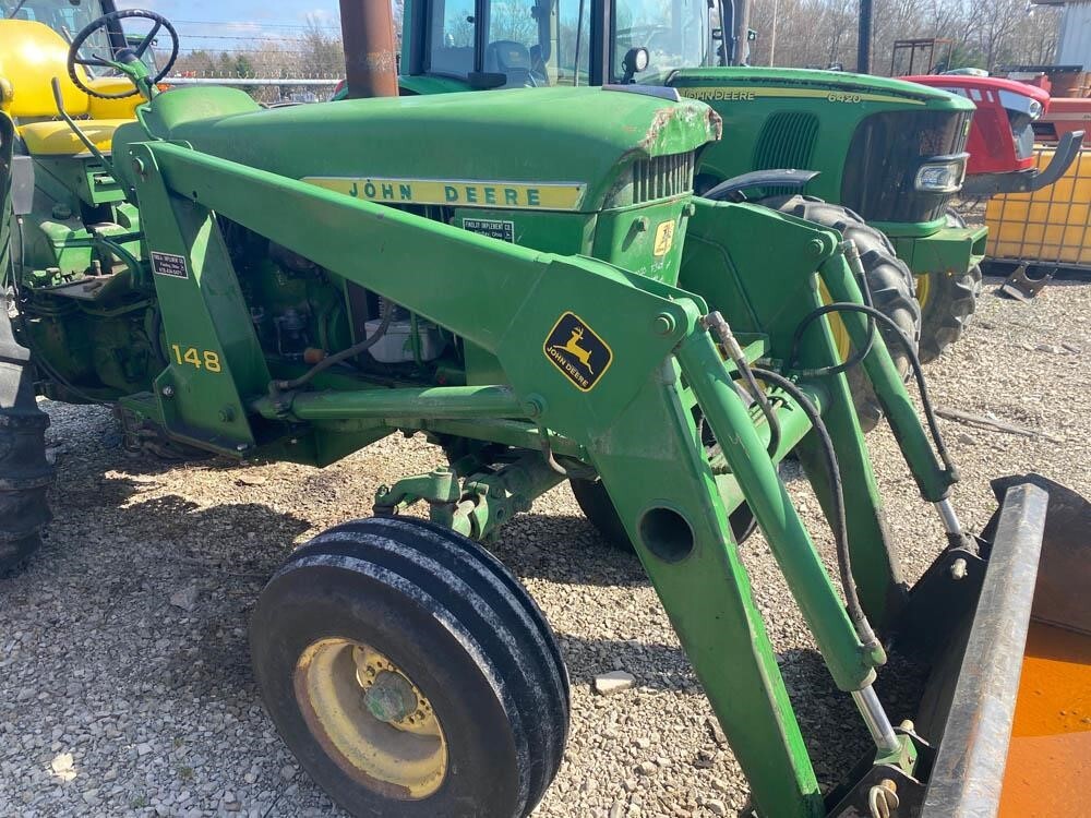  John Deere 148 Front End Loader